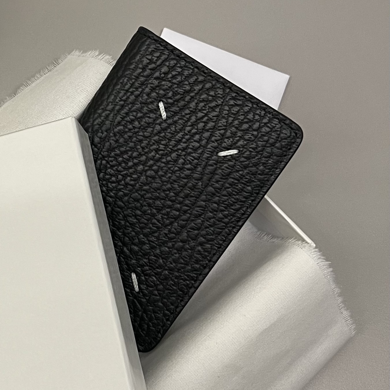 Maison Margiela Bovine Leather Card Holder Black 착용 스타일