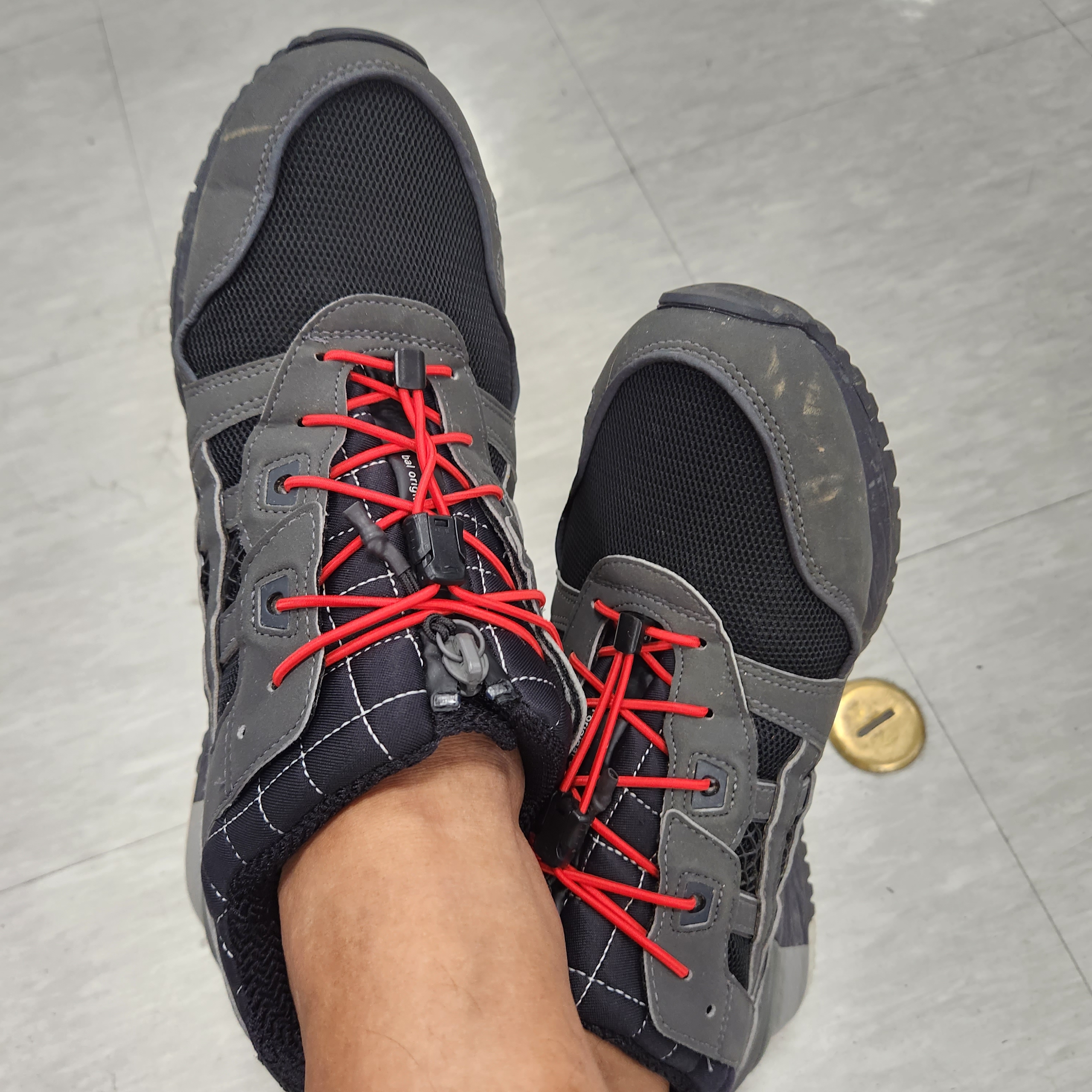 Asics x Bal x Mita Sneakers Gel-Lyte III OG Gore-Tex Gunmetal Black 착용 스타일