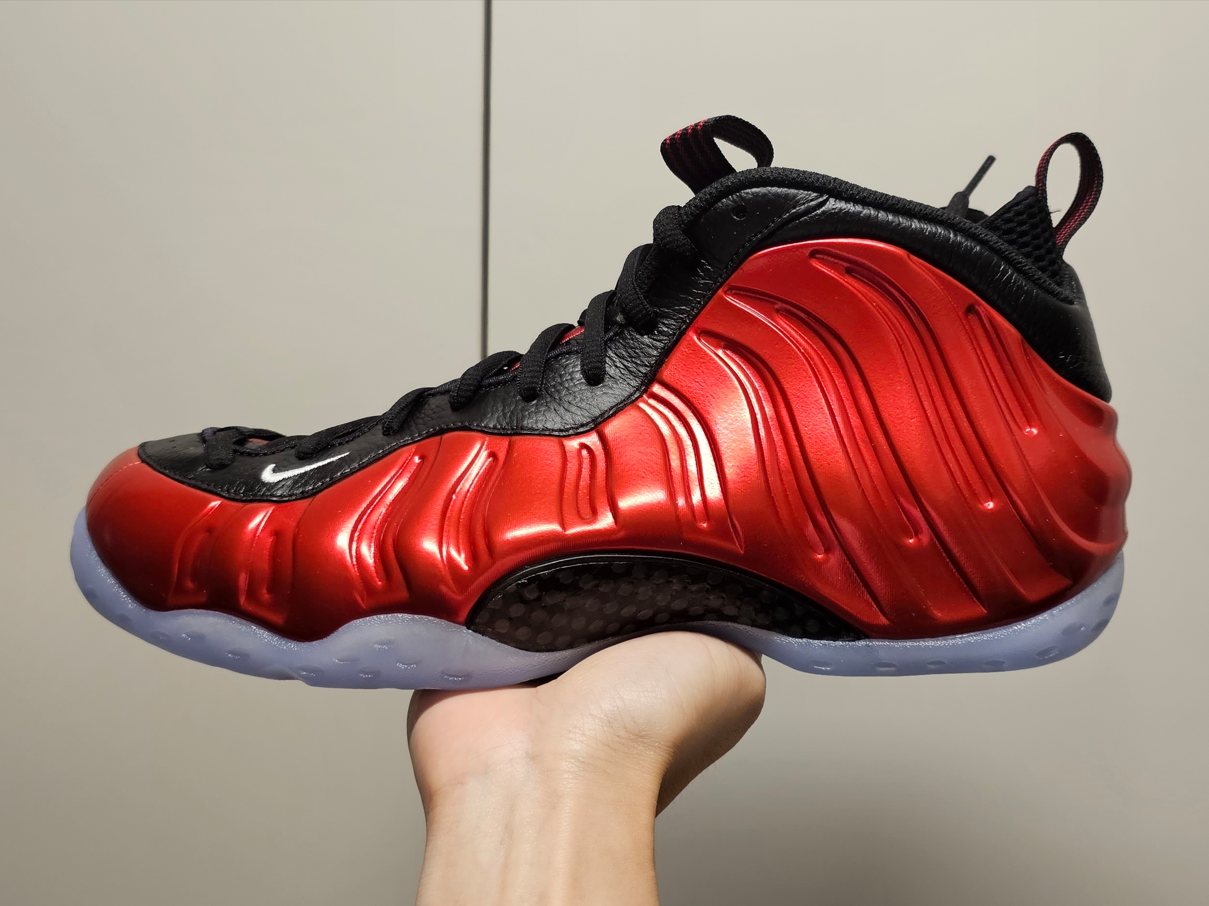 Nike Air Foamposite One Metallic Red 착용 스타일