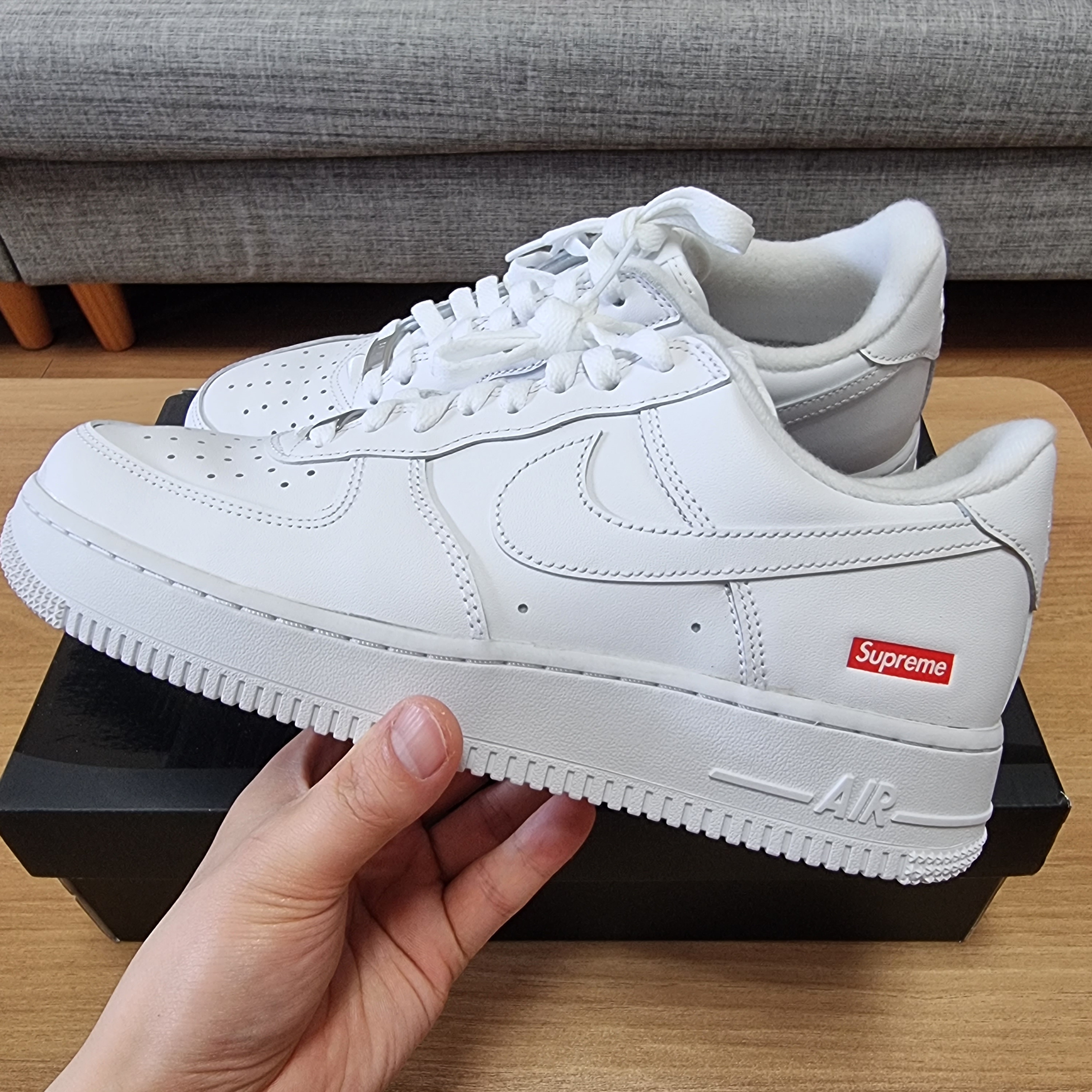 Nike x Supreme Air Force 1 Low White 착용 스타일