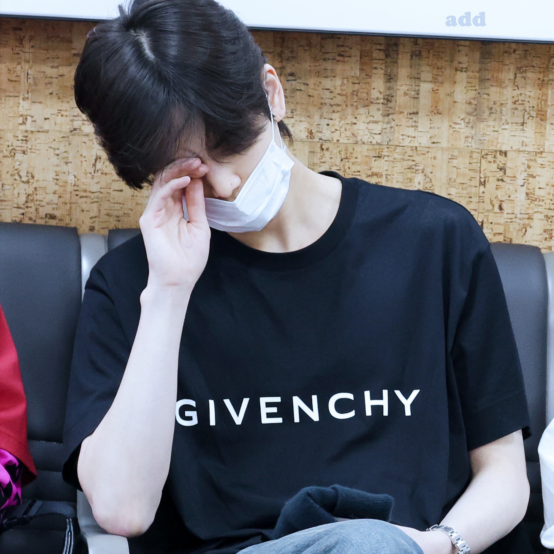Givenchy 4G Oversized T-Shirt in Cotton Black 착용 스타일