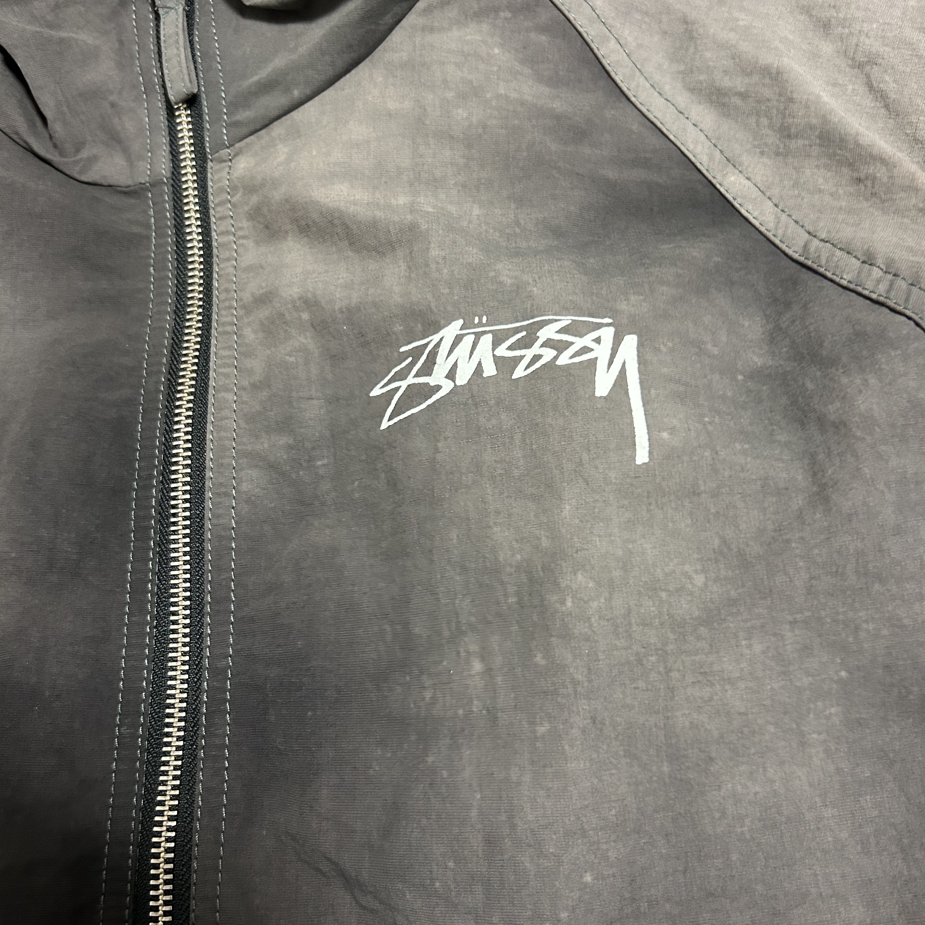 Stussy Wave Dye Beach Shell Jacket Black 착용 스타일