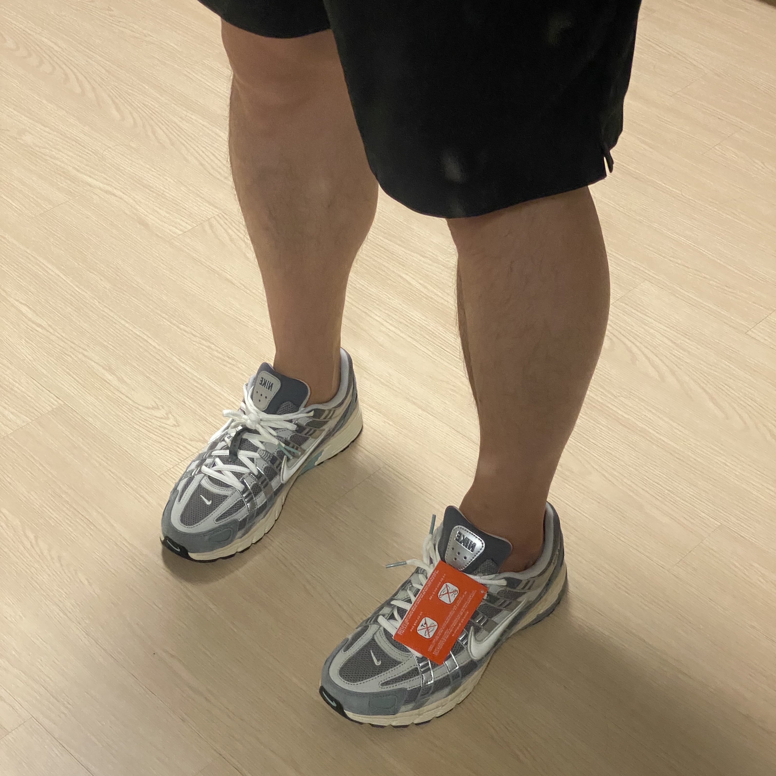 Nike P-6000 Flat Pewter Light Iron Ore 착용 스타일 - 3
