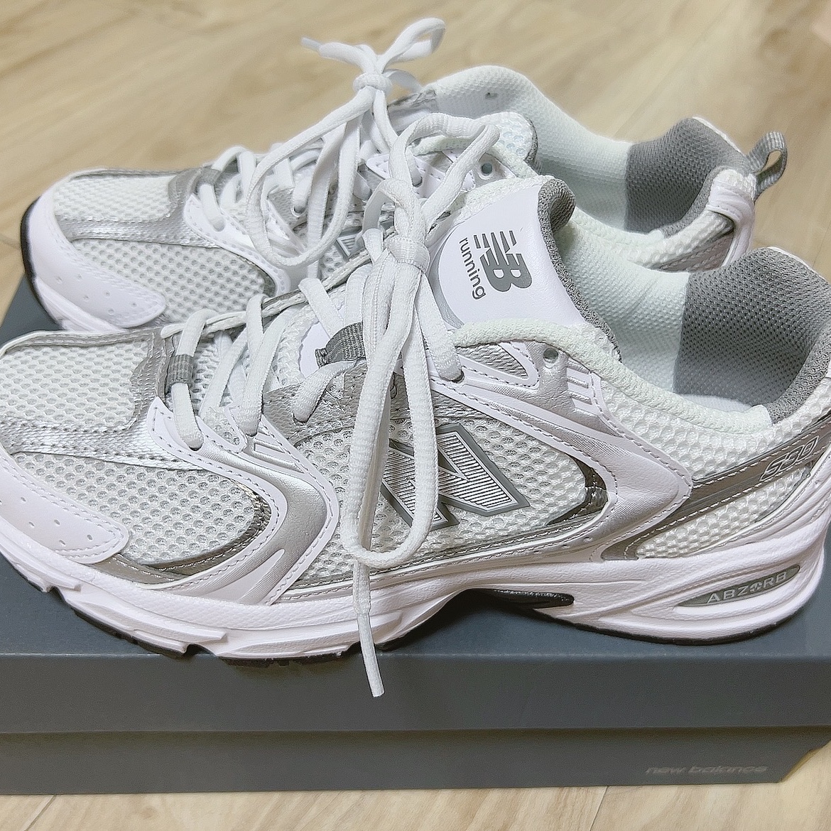 New Balance 530 White Silver 착용 스타일