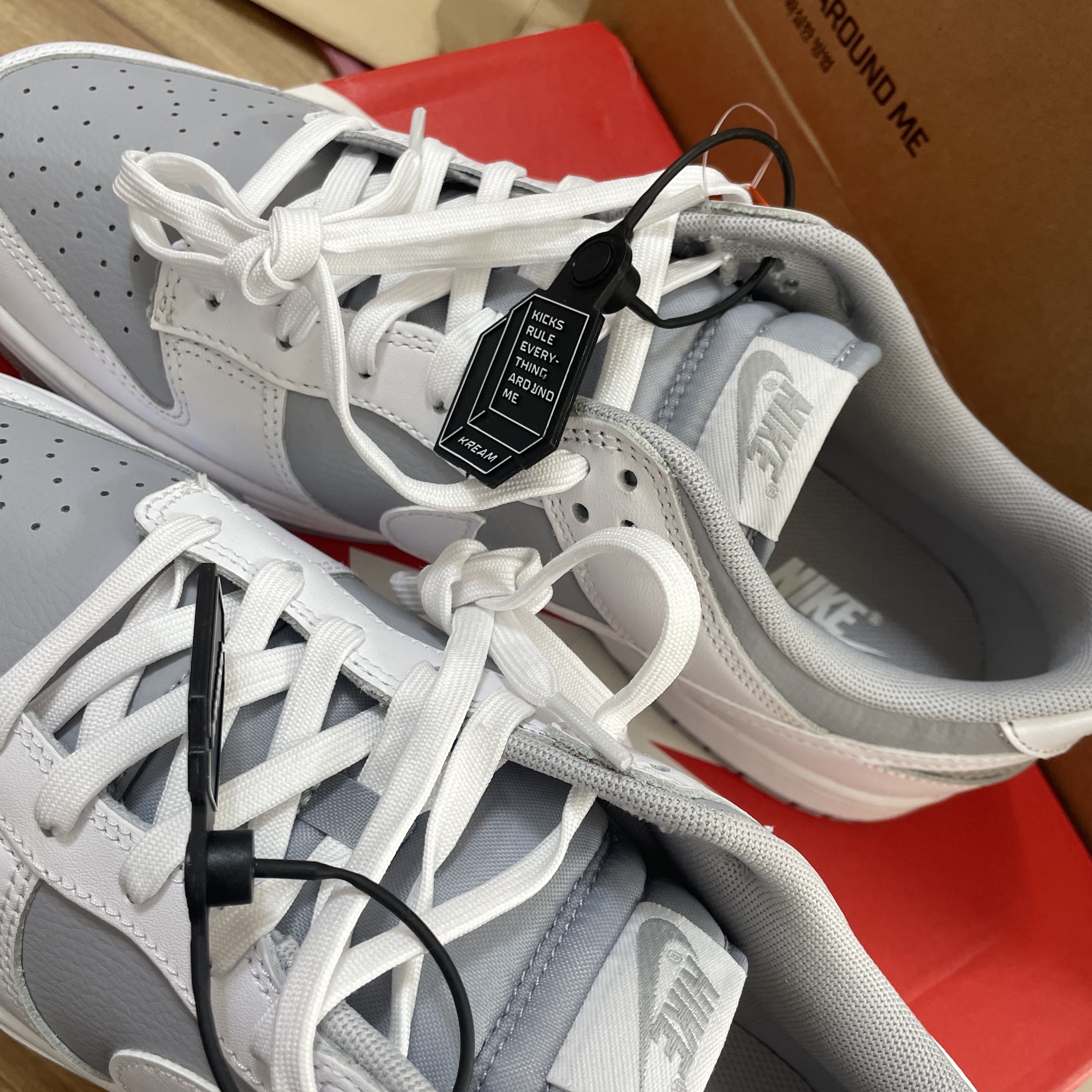 Nike Dunk Low Retro White Neutral Grey 착용 스타일 - 2