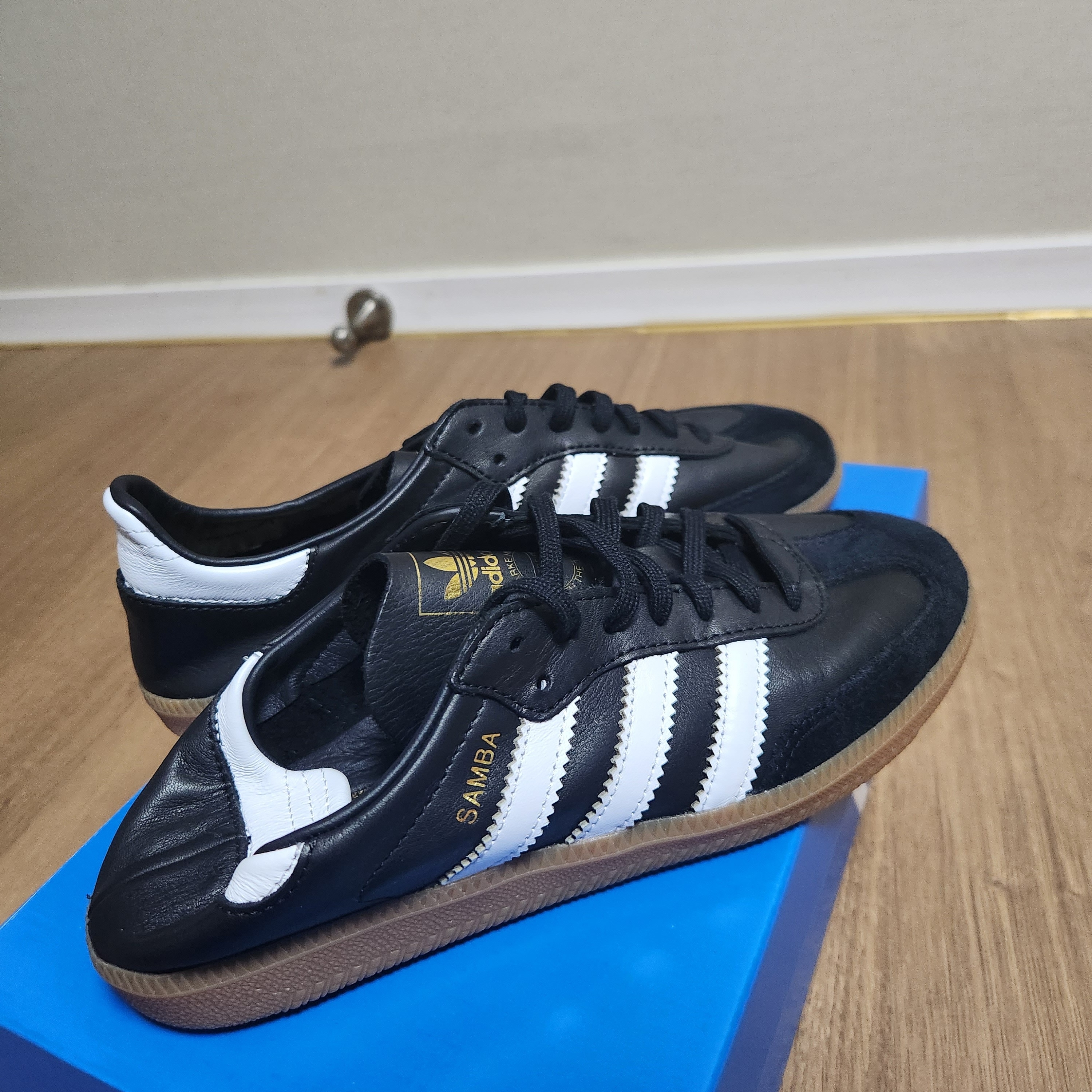 Adidas Samba Decon Core Black 착용 스타일 - 2