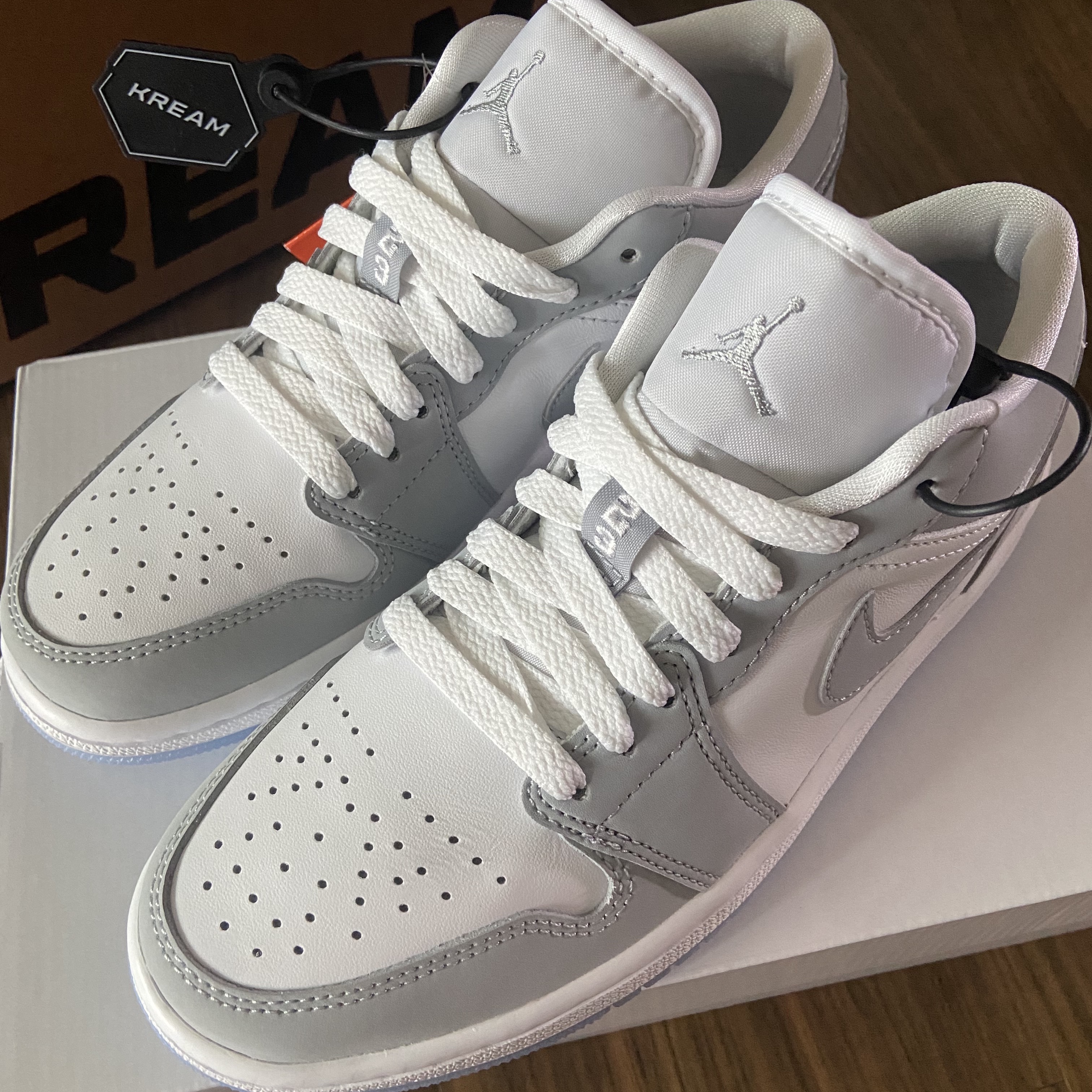 (W) Jordan 1 Low White Wolf Grey 착용 스타일