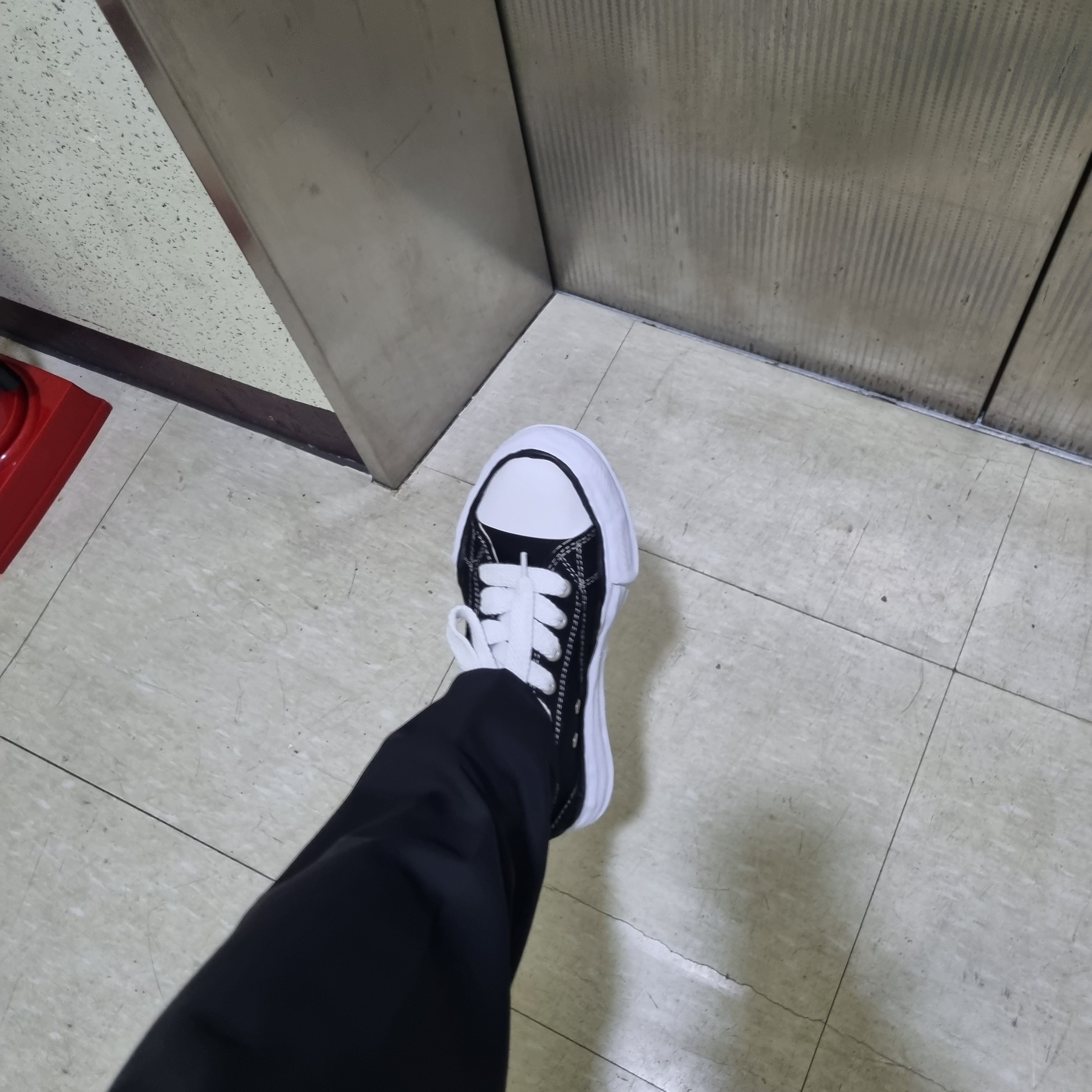 Maison Mihara Yasuhiro Peterson OG Sole Canvas Low Sneakers Black 착용 스타일