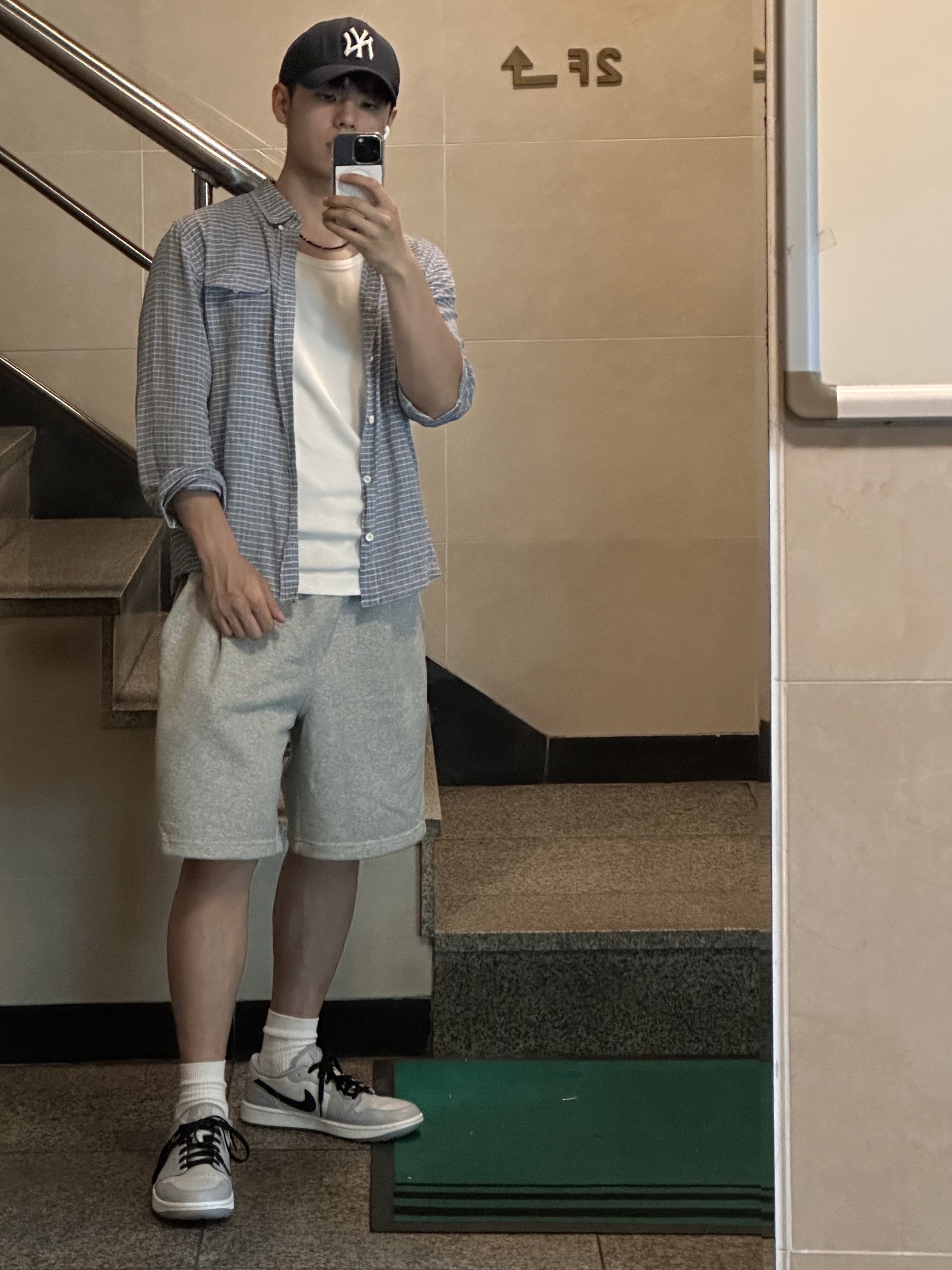 Jordan 1 Low Golf Wolf Grey 착용 스타일