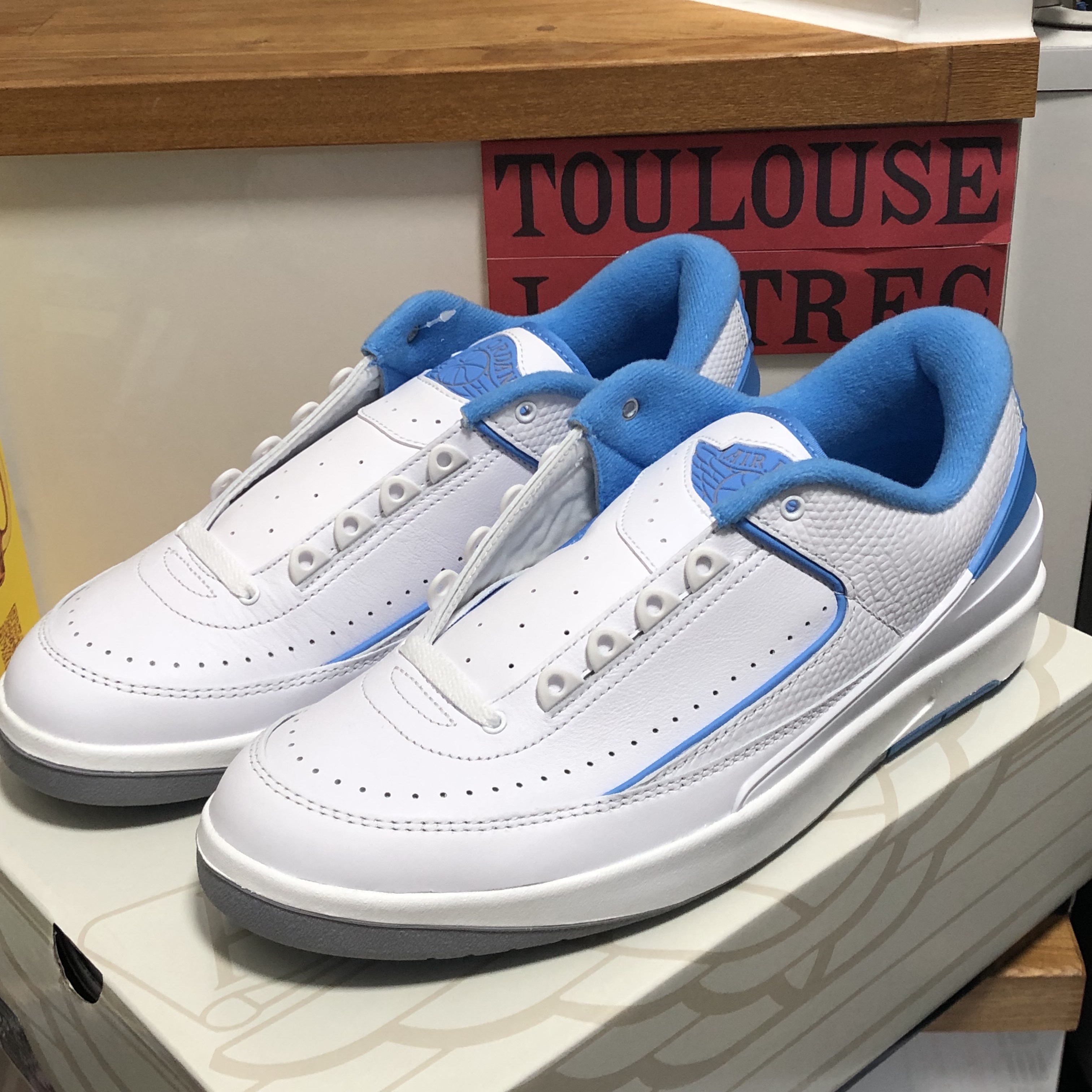 Jordan 2 Retro Low University Blue 착용 스타일