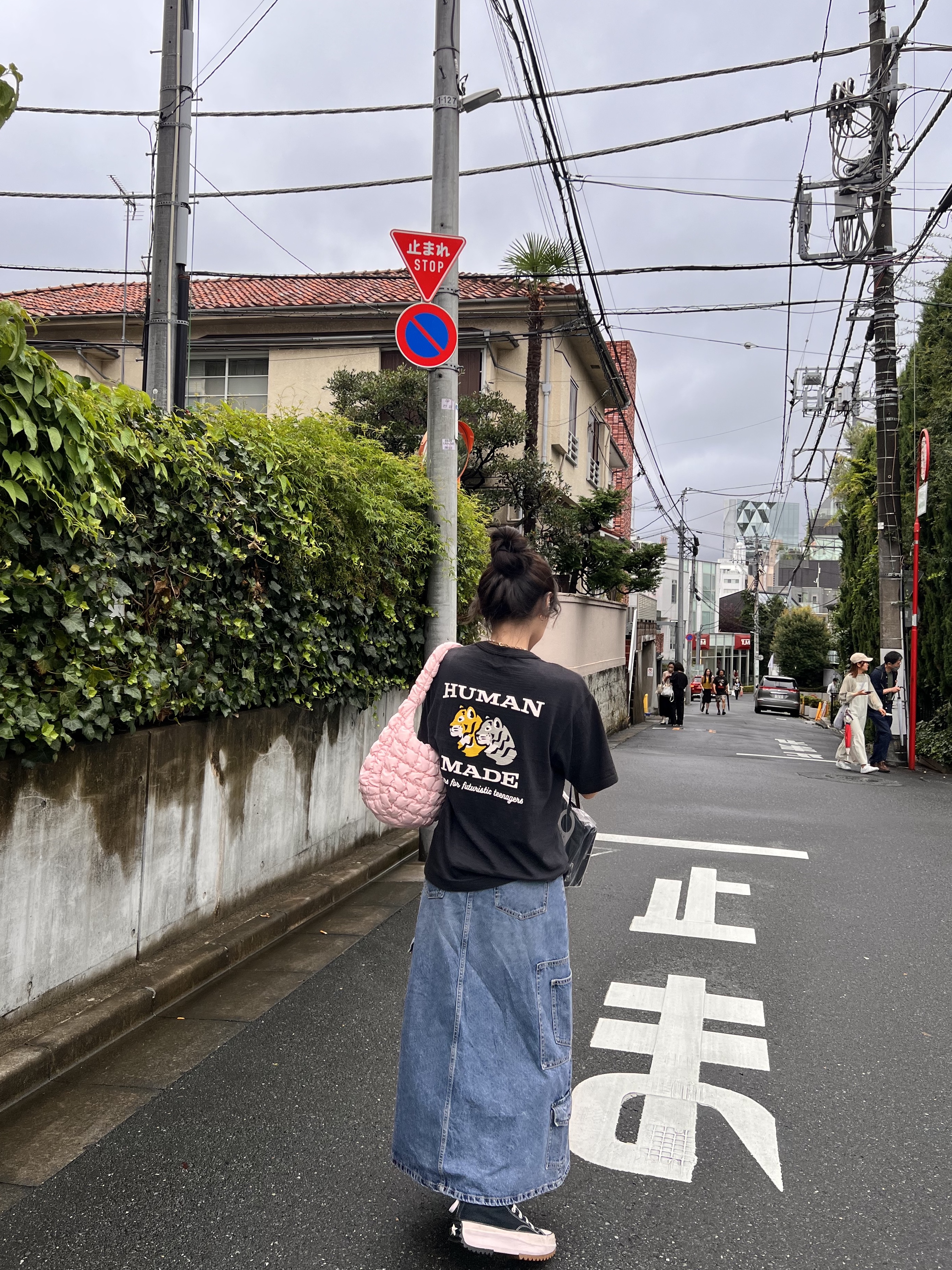 Human Made Pocket T-Shirt Black, COS Quilted Mini Bag Pink 착용 스타일 - 3