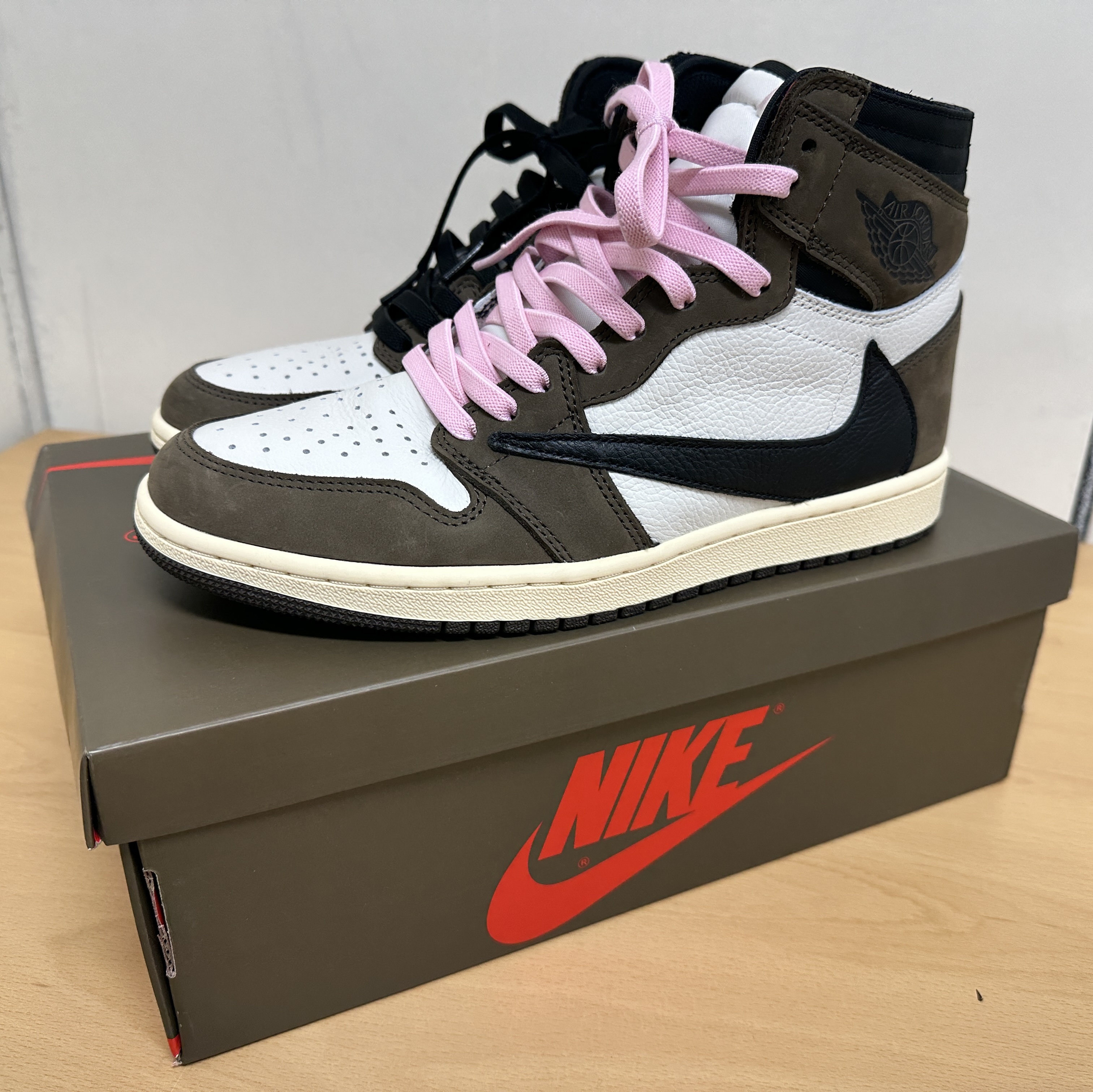 Jordan 1 x Travis Scott Retro High OG SP Mocha 착용 스타일