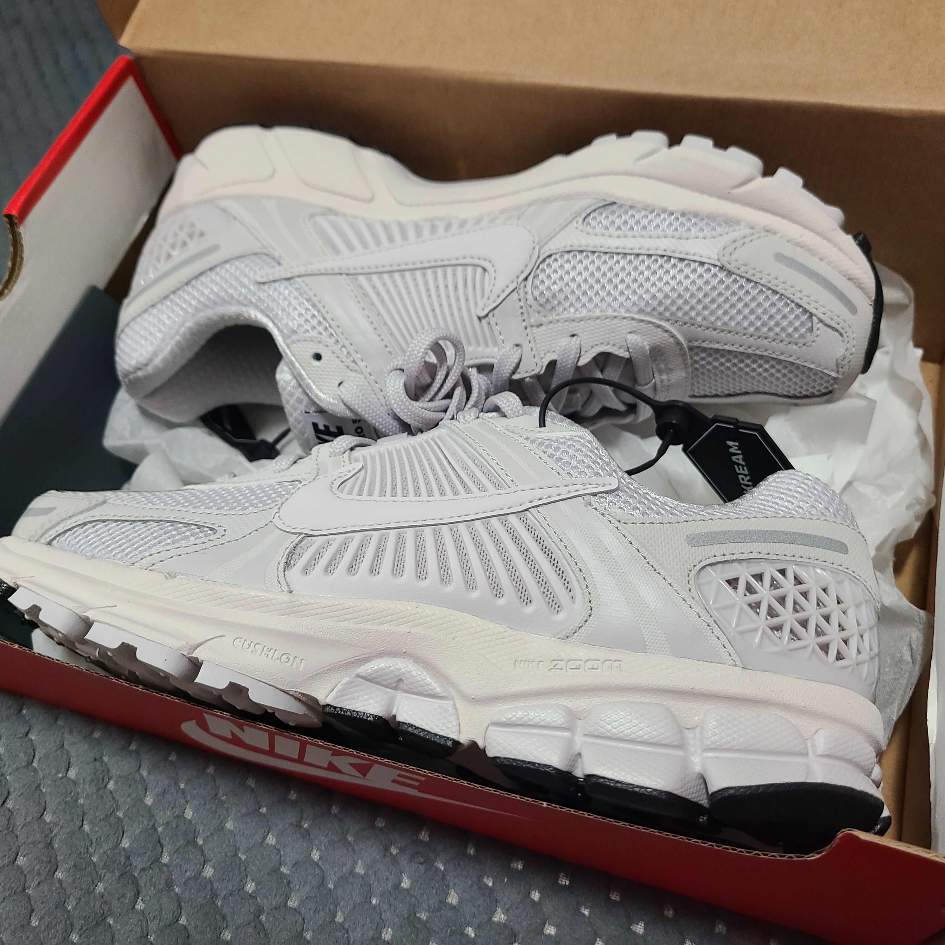 Nike Zoom Vomero 5 SP Vast Grey 2023 착용 스타일 - 1