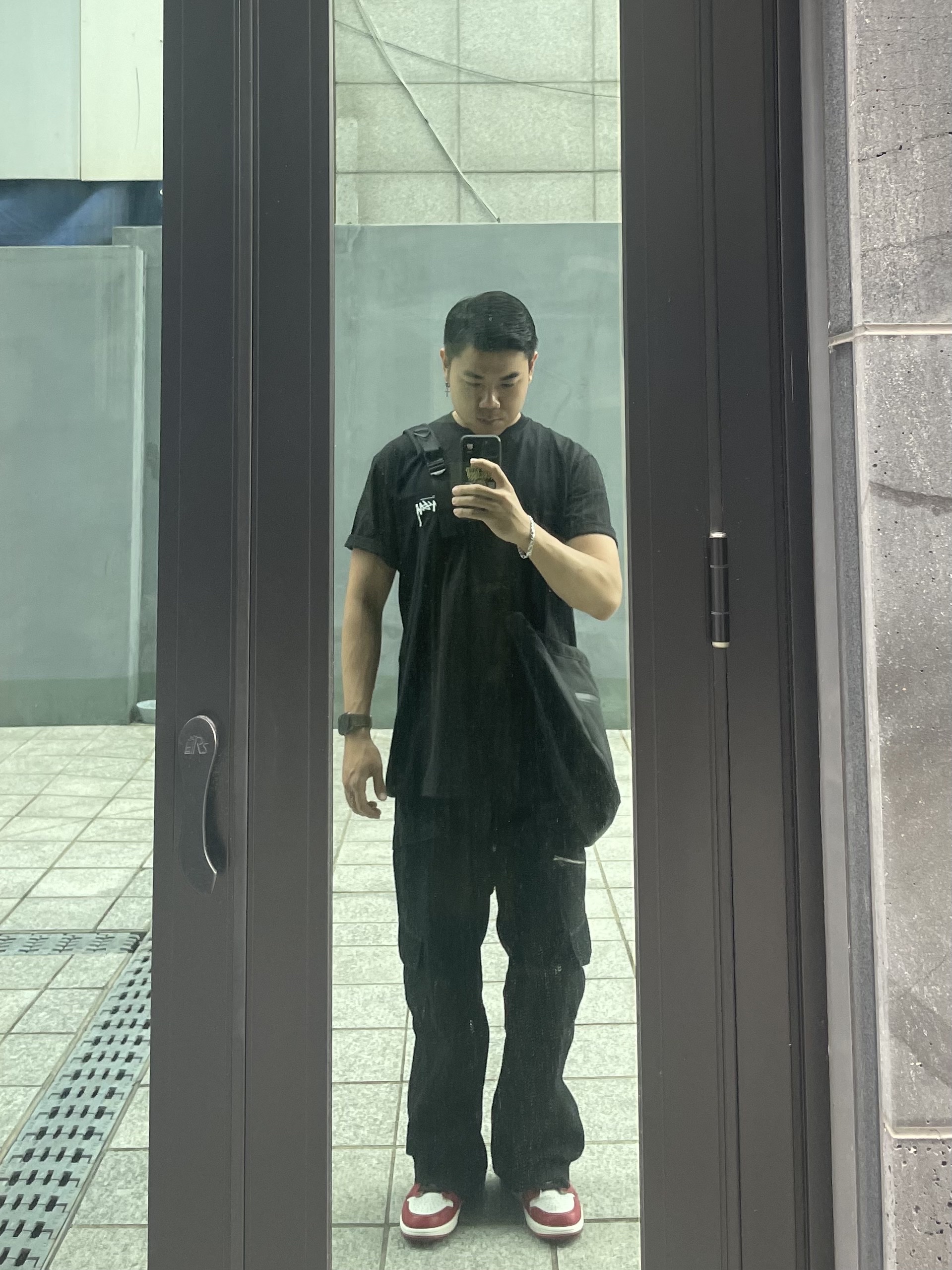 Stussy Diced Out T-Shirt Black, Jordan 1 Retro High OG Chicago 2022 착용 스타일