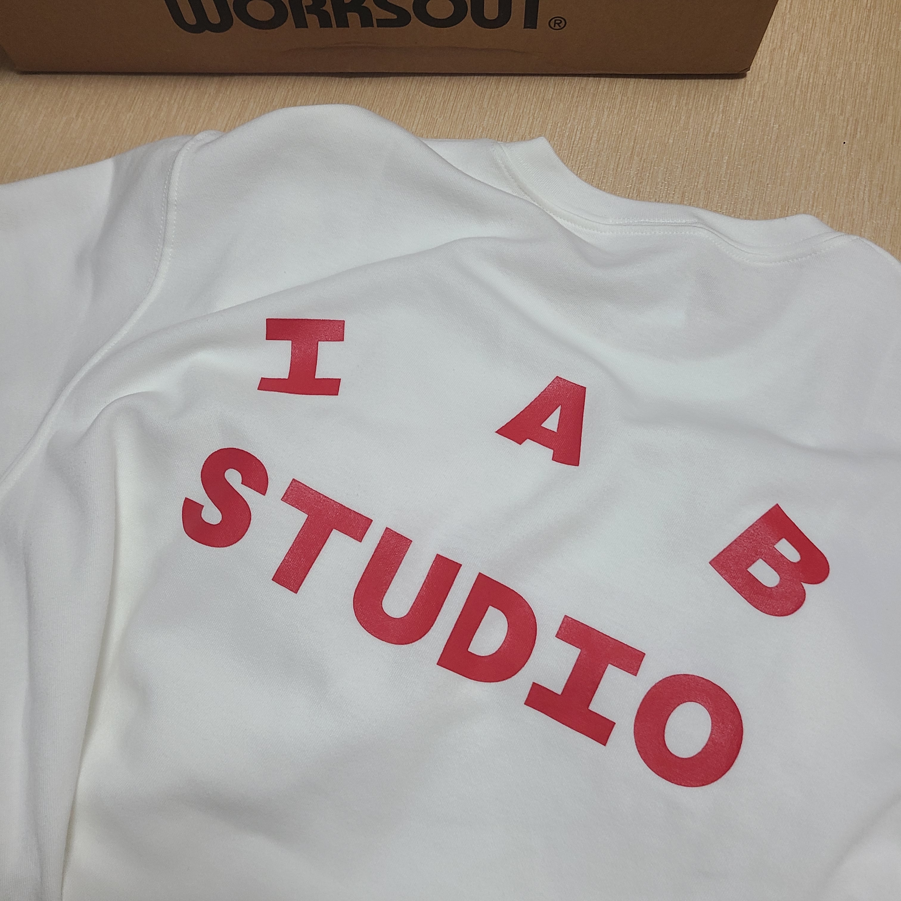 IAB Studio x Netflix SS T-Shirt White 착용 스타일