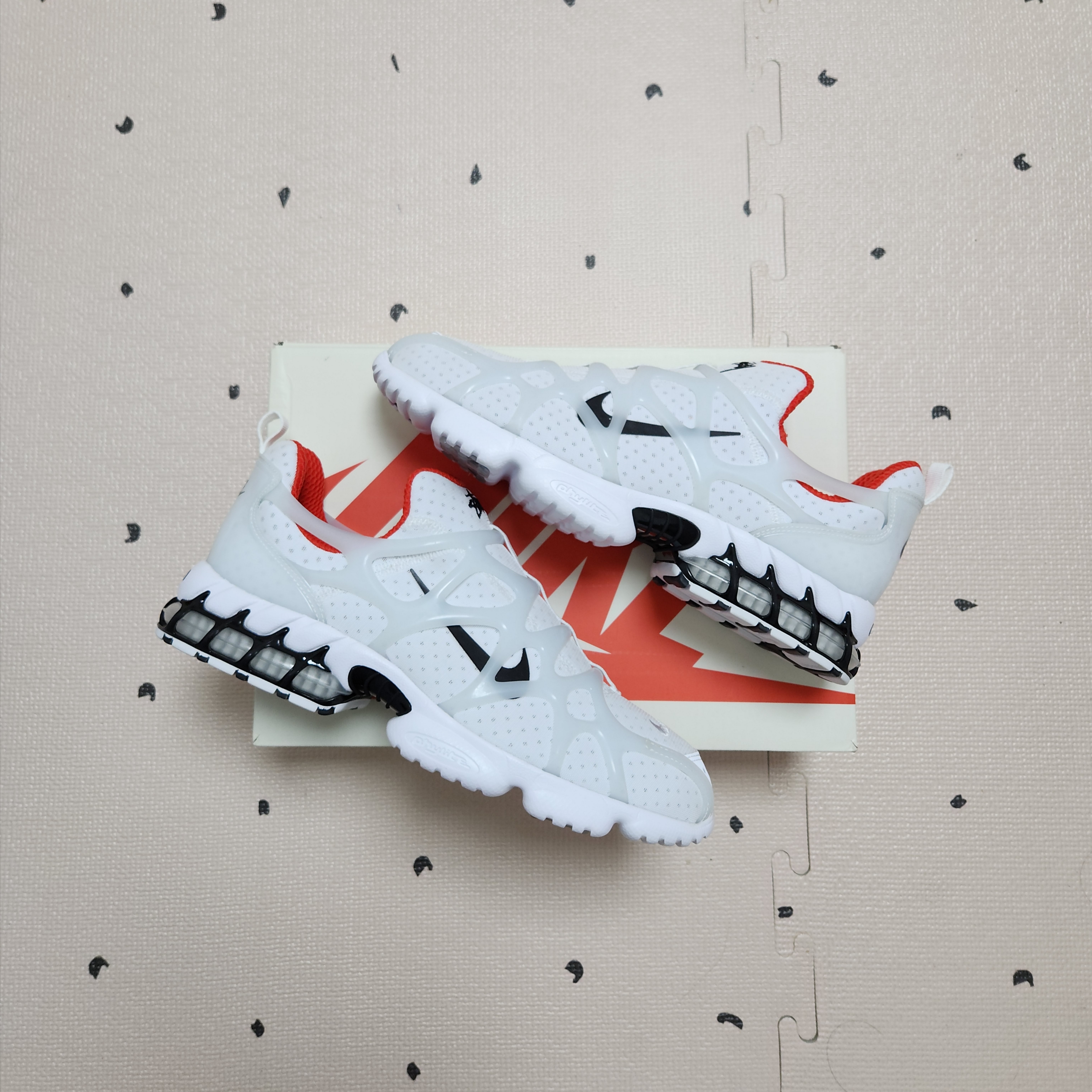 Nike x Stussy Air Zoom Spiridon Kukini White 착용 스타일 - 4