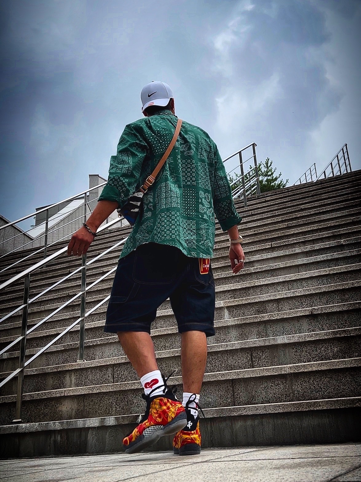 Nike x Supreme Air Foamposite One Red, Supreme Paisley Grid Shirt Black - 20SS 착용 스타일 - 1