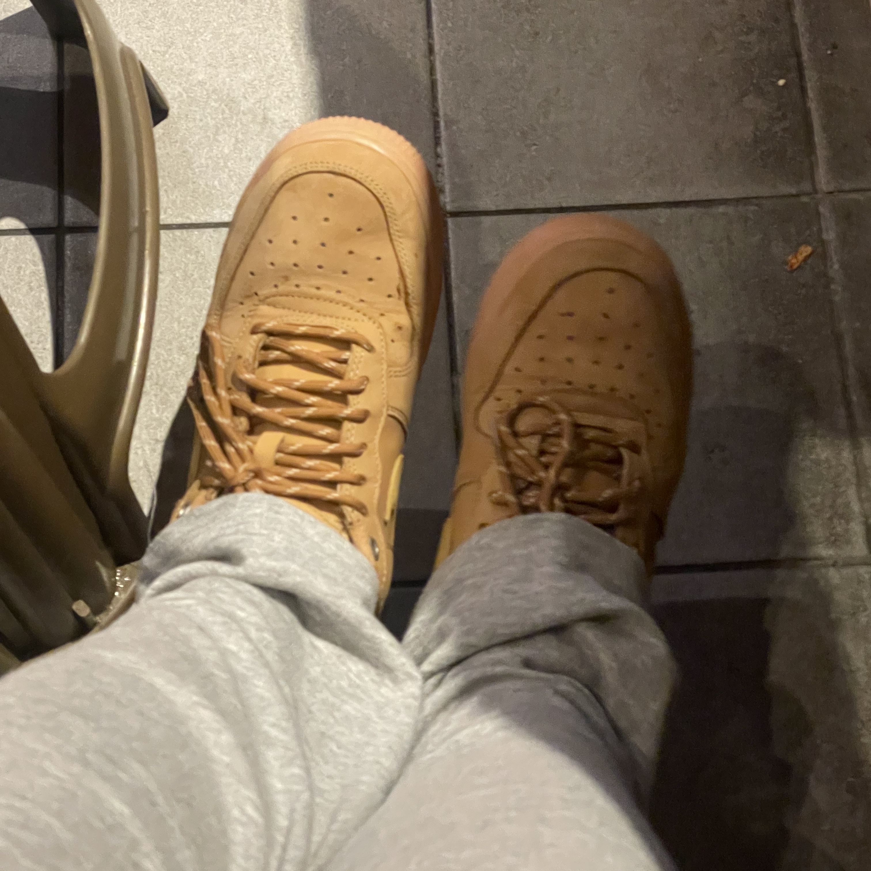 Nike Air Force 1 '07 WB Flax 착용 스타일