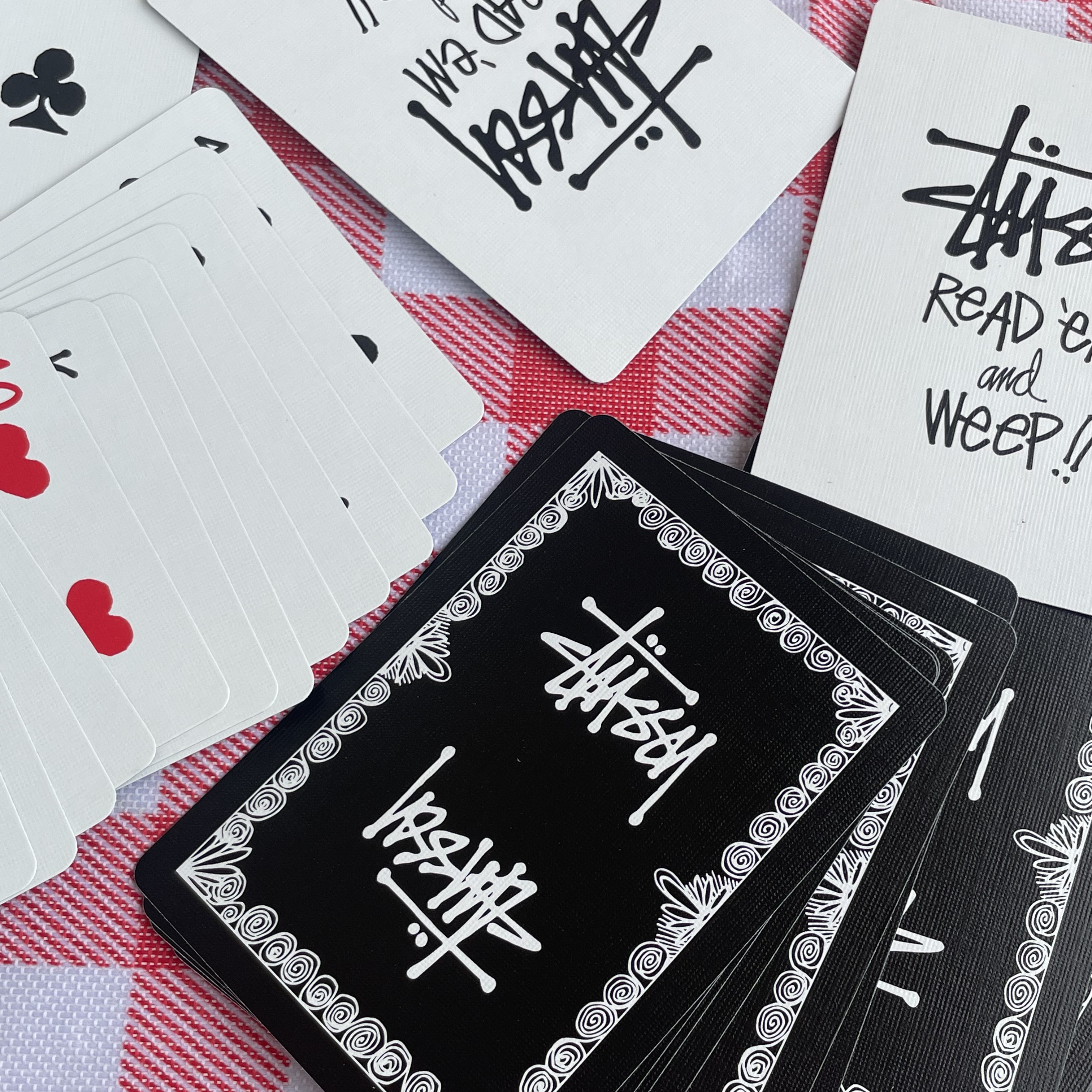 Stussy Playing Cards Black 착용 스타일