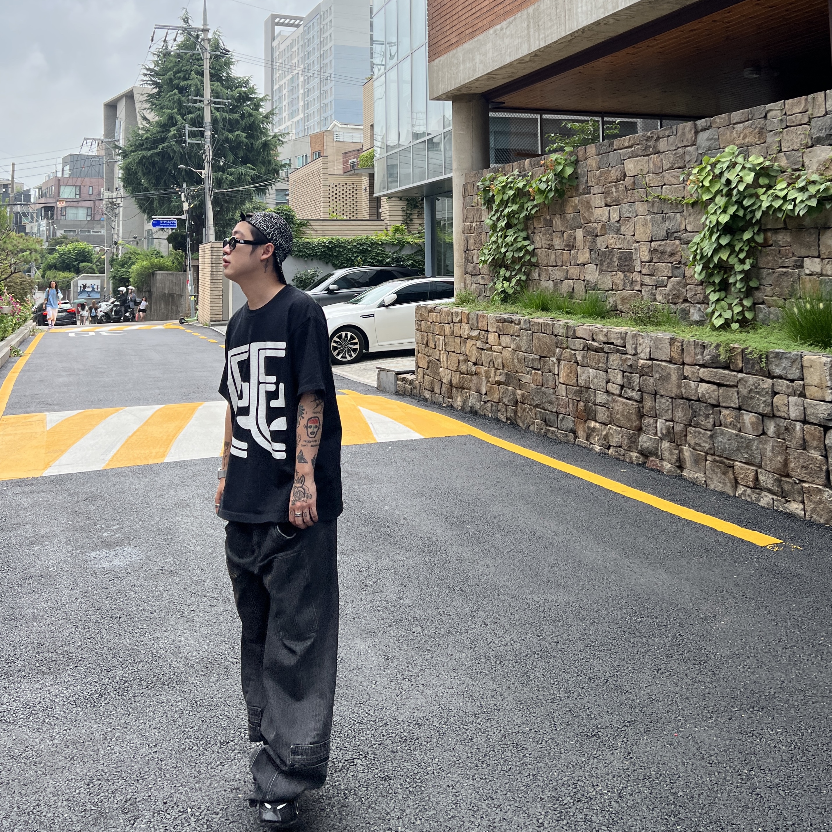 Gentle Monster La Mode 01 Black, Nike x Martine Rose Shox MR4 Black 착용 스타일 - 1