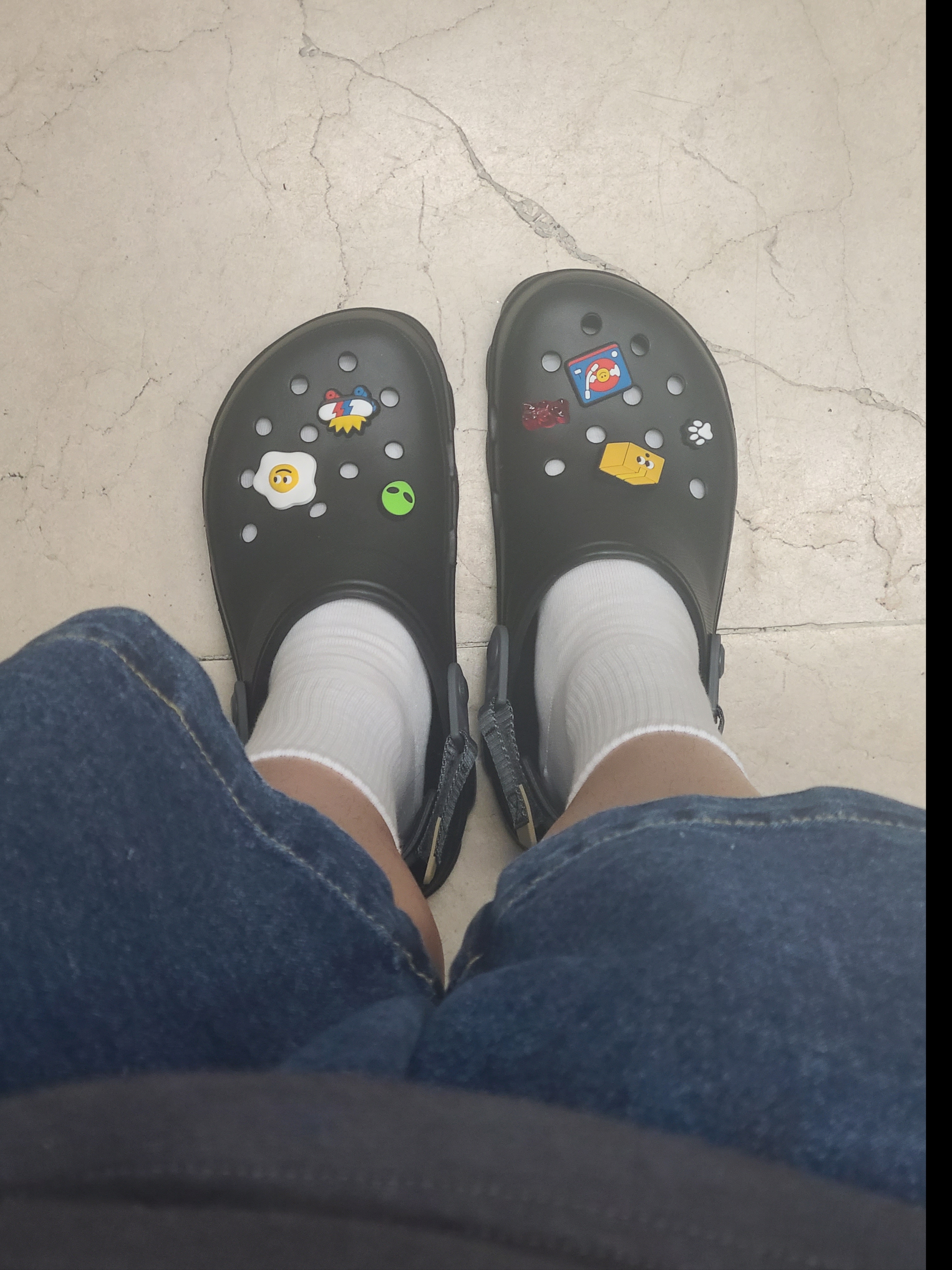 Crocs All Terrain Clog Black 착용 스타일 - 1