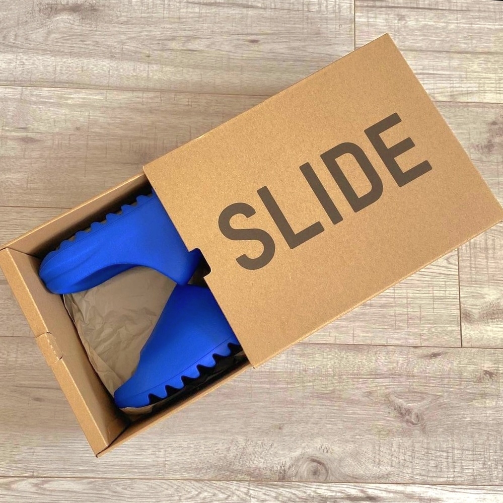 Adidas Yeezy Slide Azure 착용 스타일