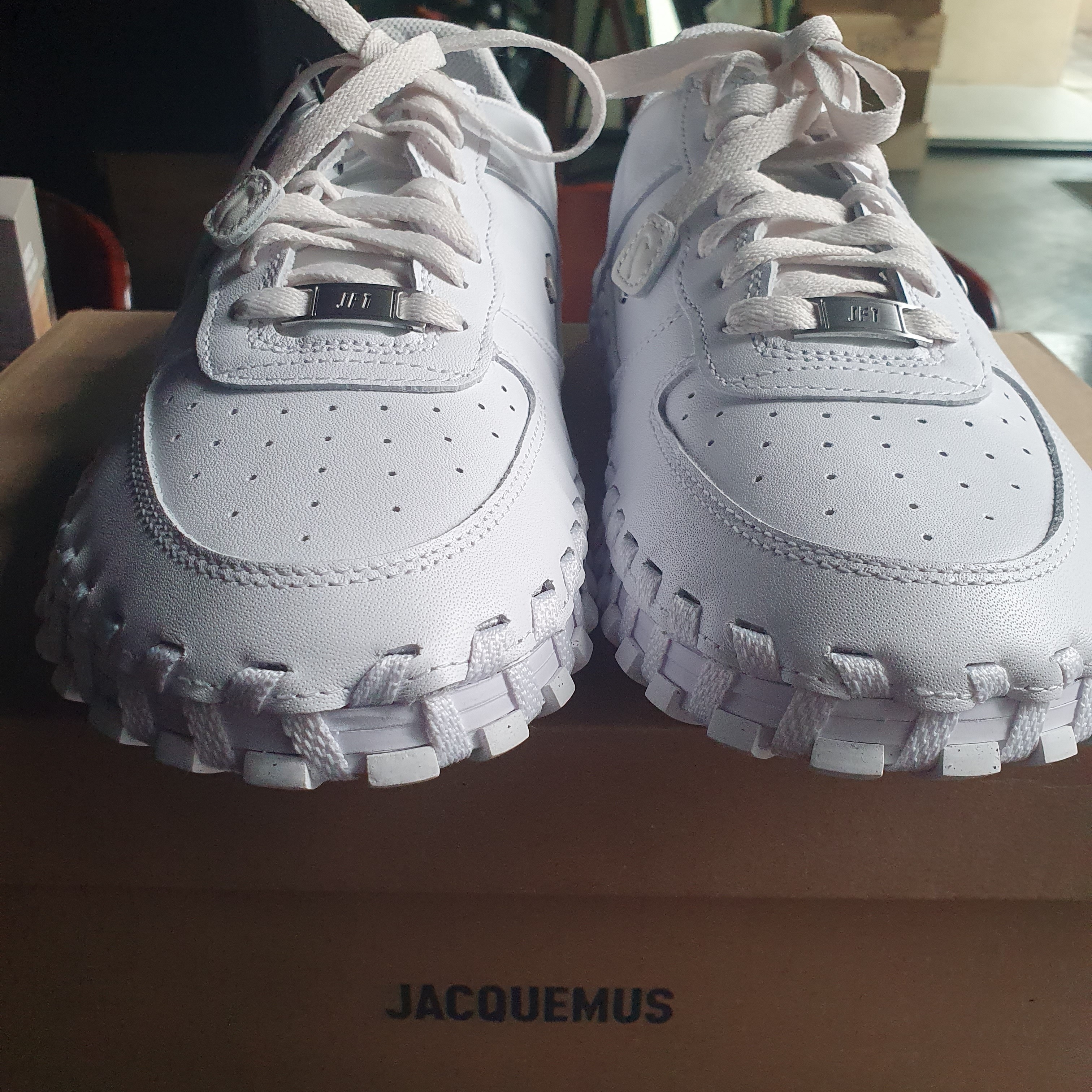 Nike x Jacquemus J Force 1 Low LX SP White 착용 스타일 - 3