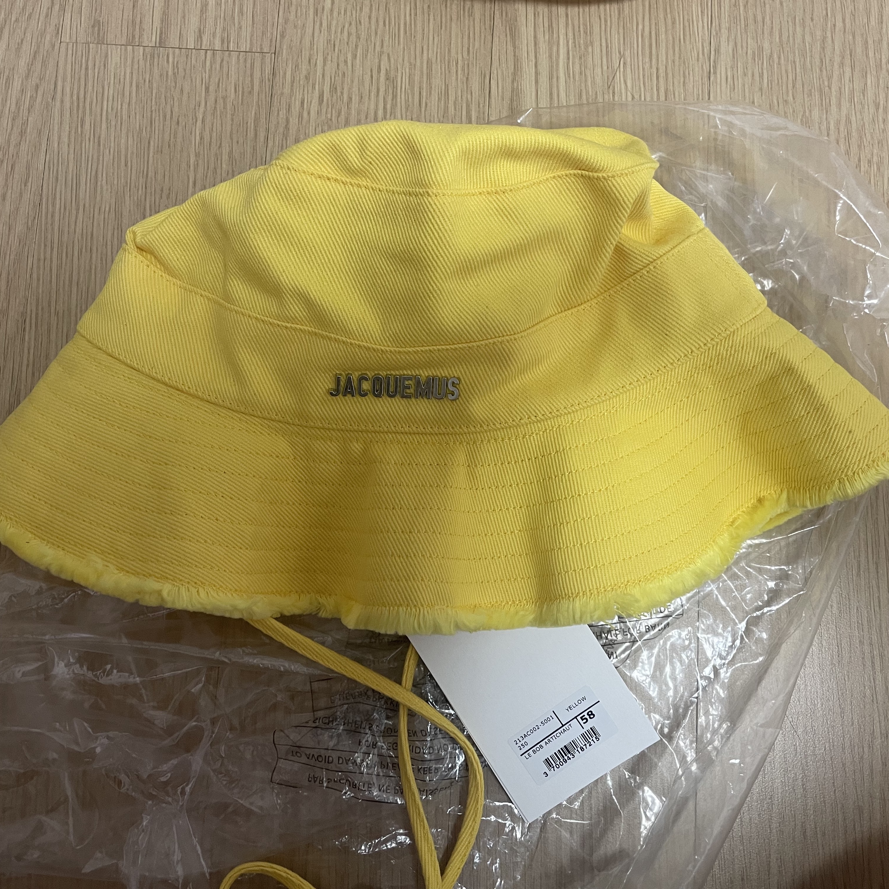 Jacquemus Le Bob Artichaut Bucket Hat Yellow 착용 스타일