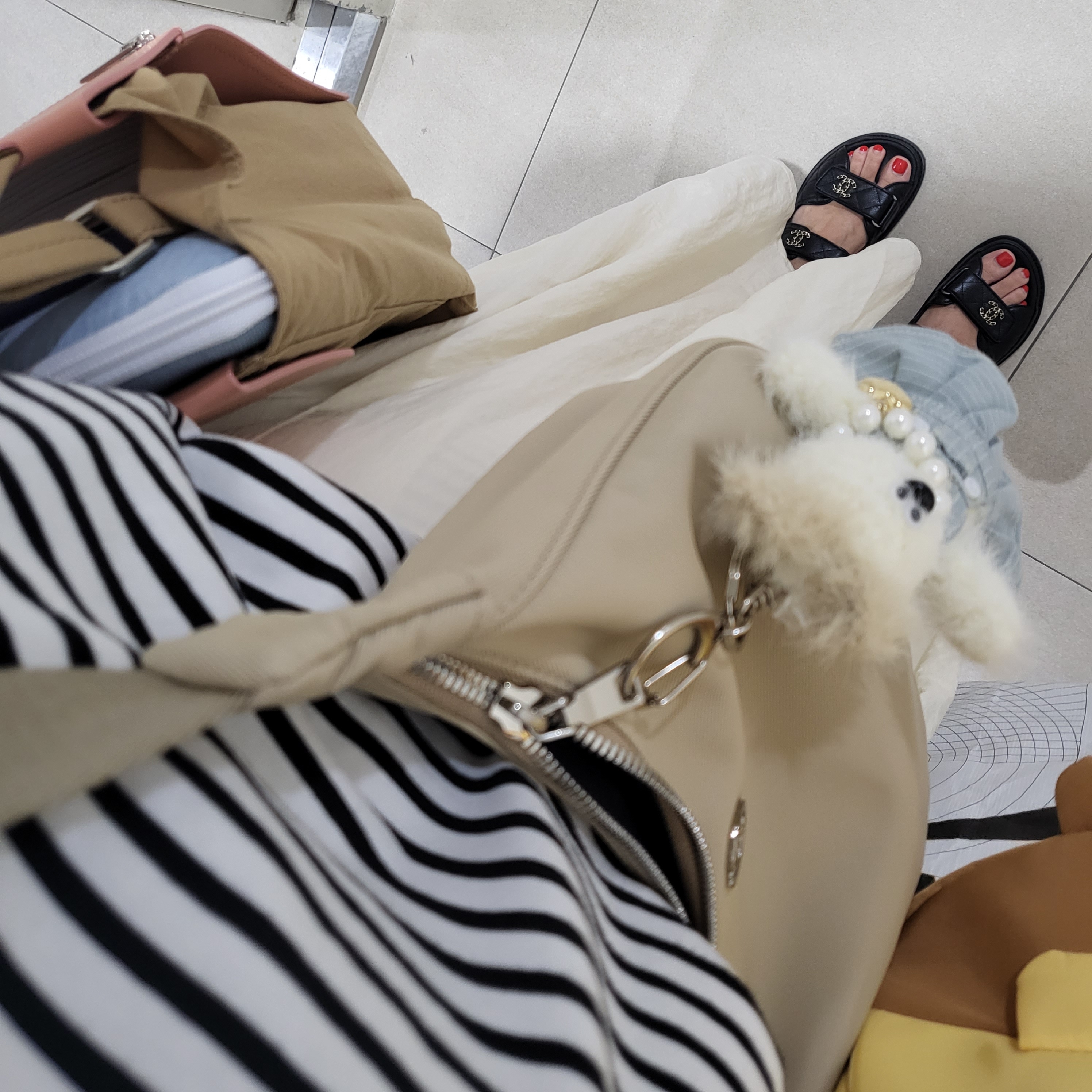 Acne Studios Baker Out Mini Tote Bag Brown Pink, (W) Chanel Sandals Grained Calfskin & Black 착용 스타일