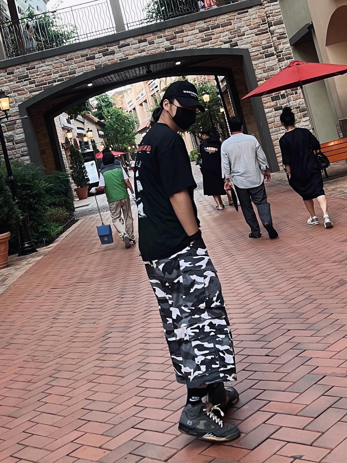 Wooyoungmi Embroidered Ball Cap Black - 23SS, Project G/R Oversized Convertible Cargo Pants City Camo 착용 스타일
