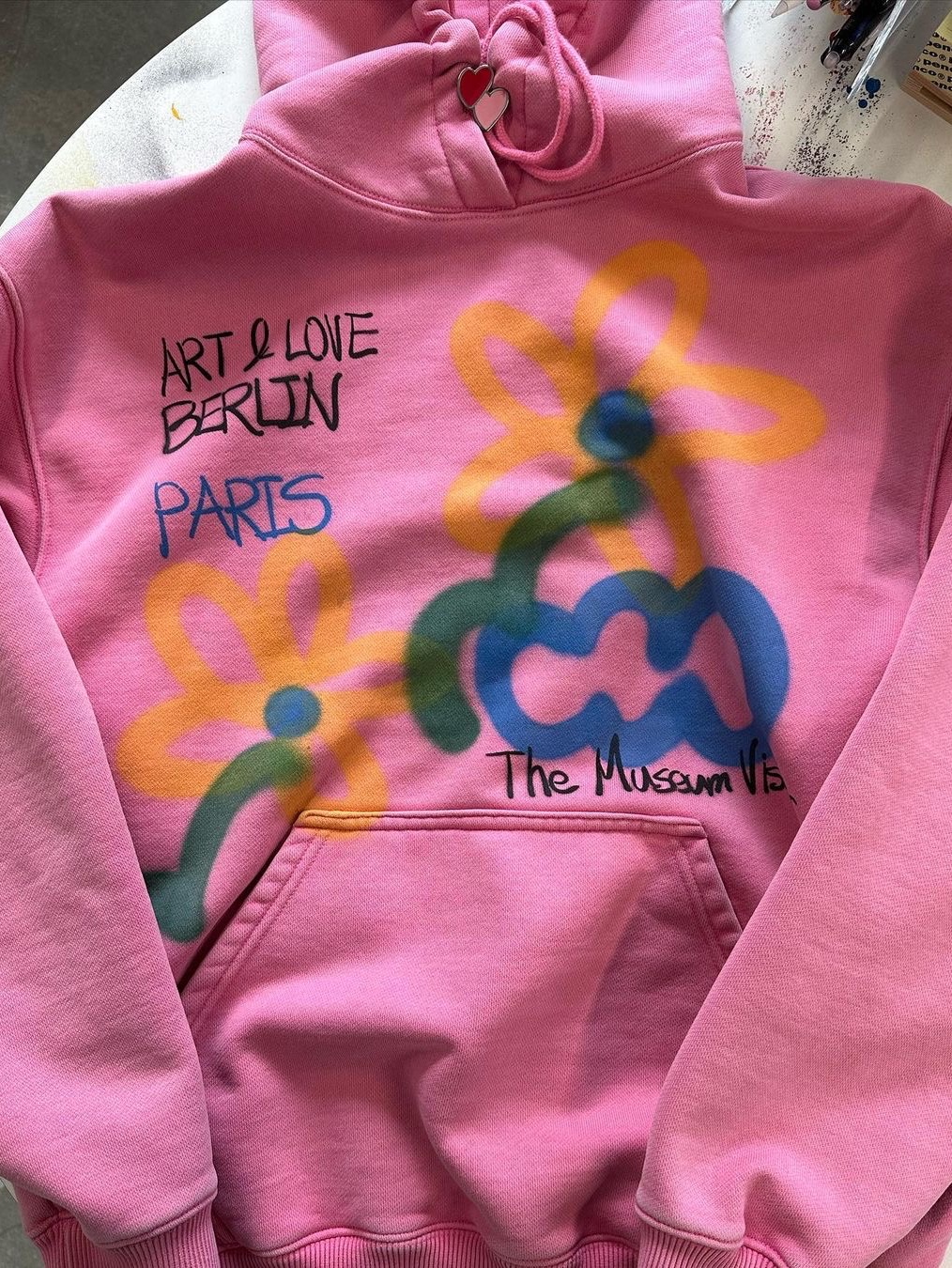 The Museum Visitor Flower and Cloud Sprayed Hoody Grey - 22FW, The Museum Visitor Flower and Cloud Sprayed Hoody Pink - 22FW 착용 스타일 - 2