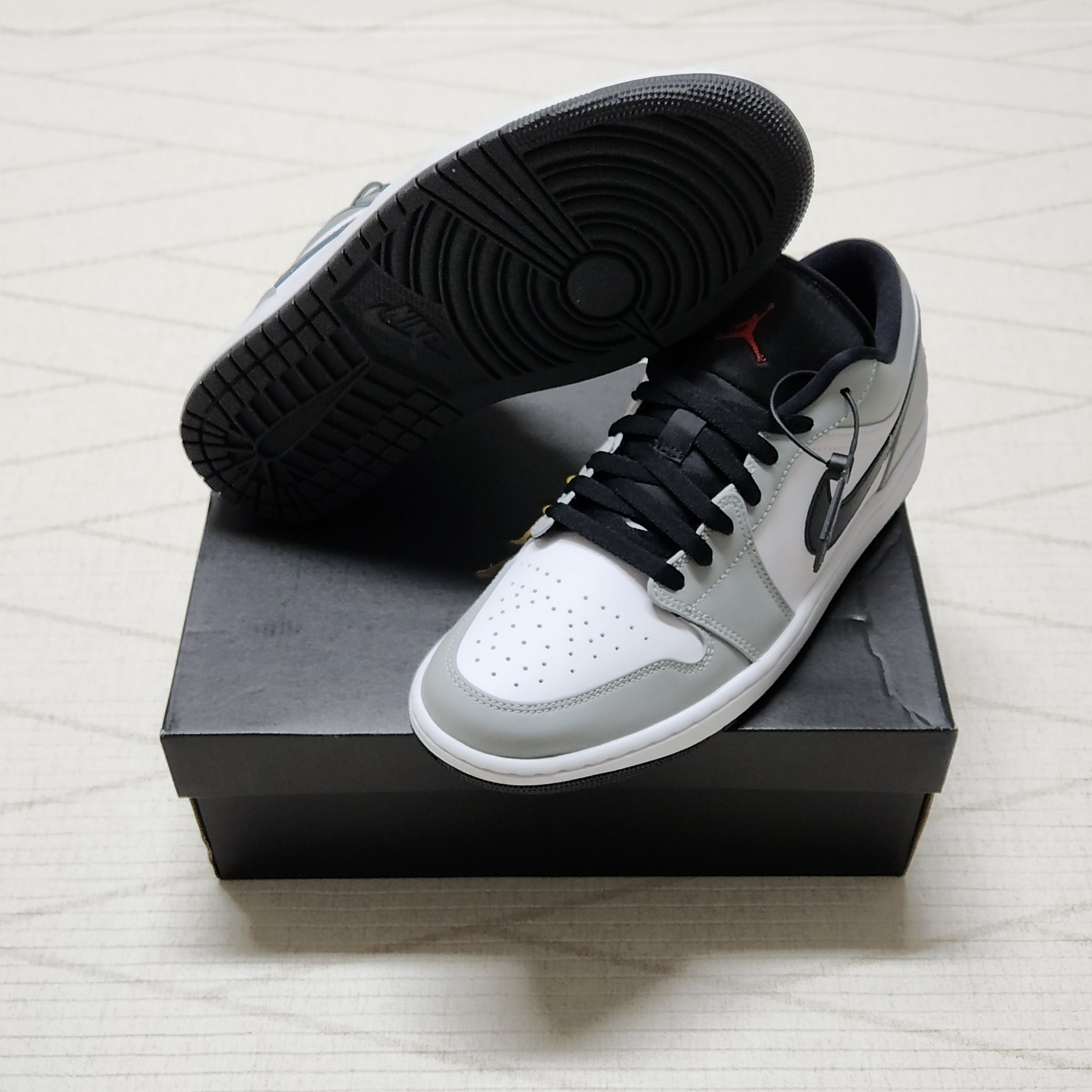 Jordan 1 Low Light Smoke Grey 착용 스타일 - 2