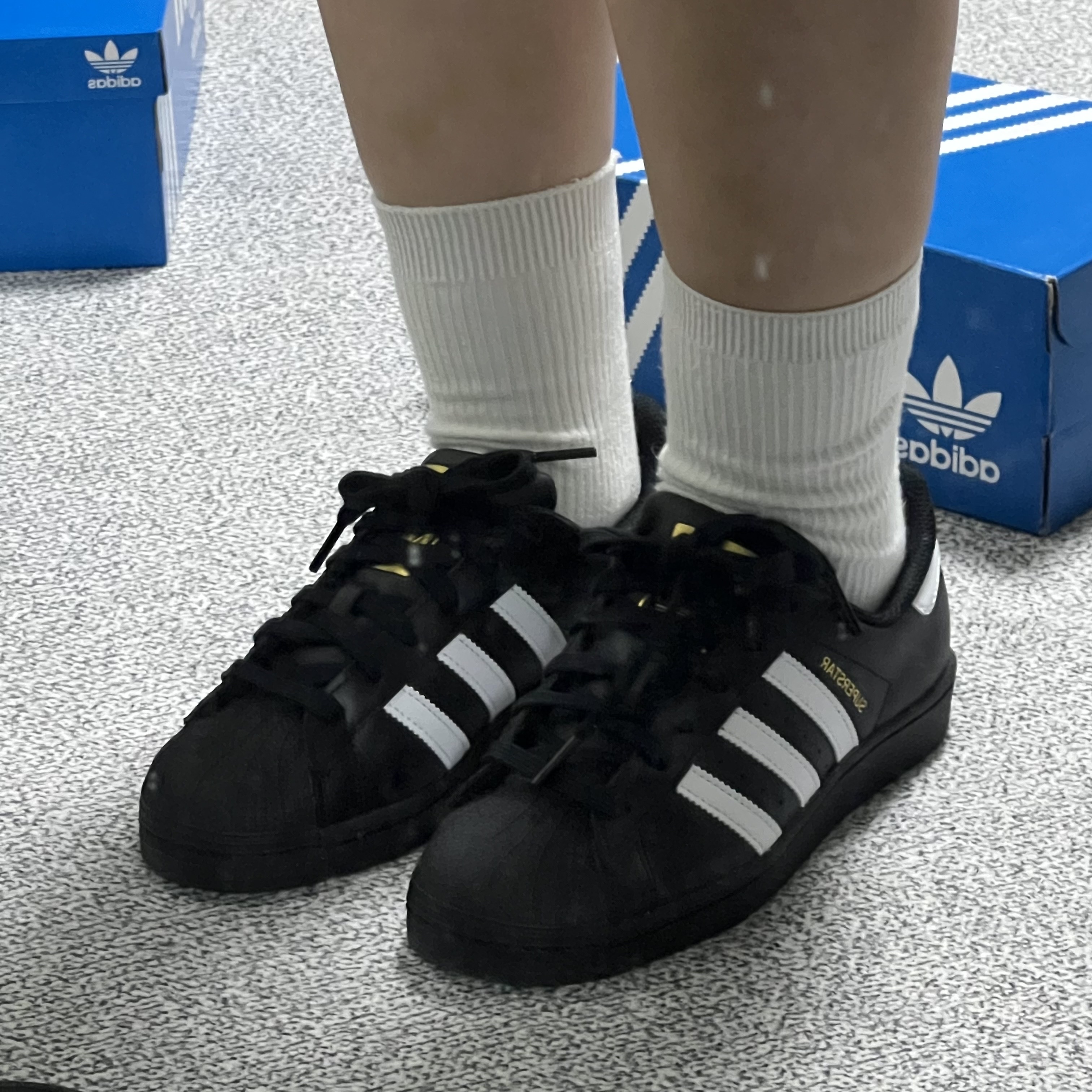 (J) Adidas Superstar Black White 착용 스타일 - 2