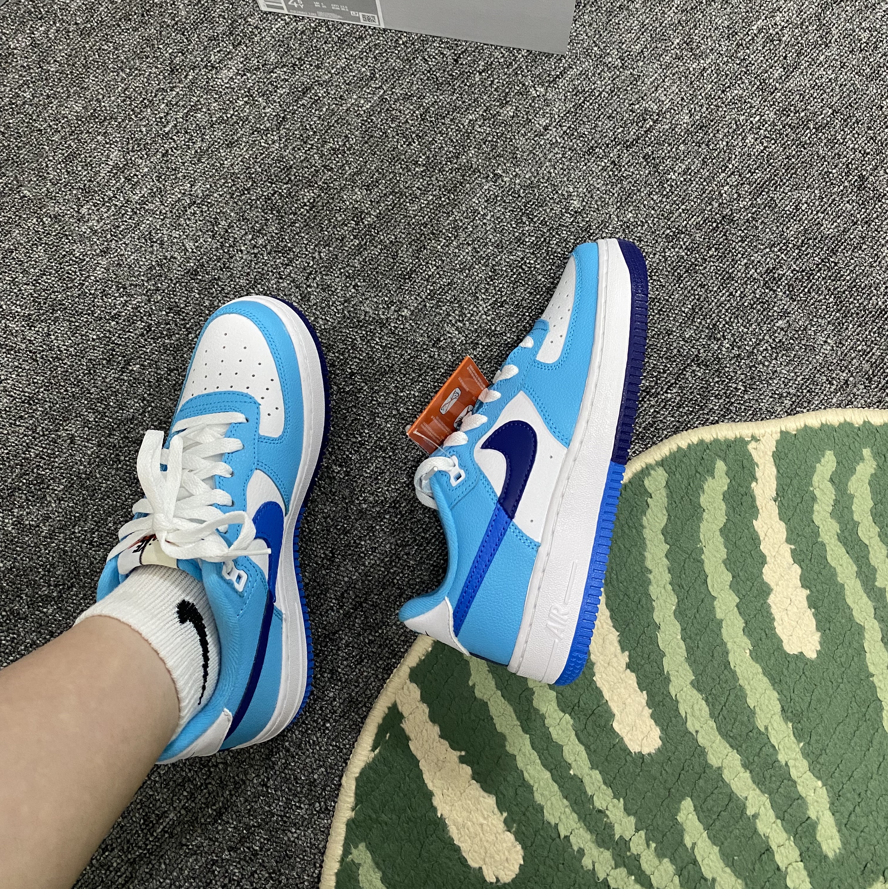 (GS) Nike Air Force 1 LV8 2 Light Photo Blue 착용 스타일 - 3