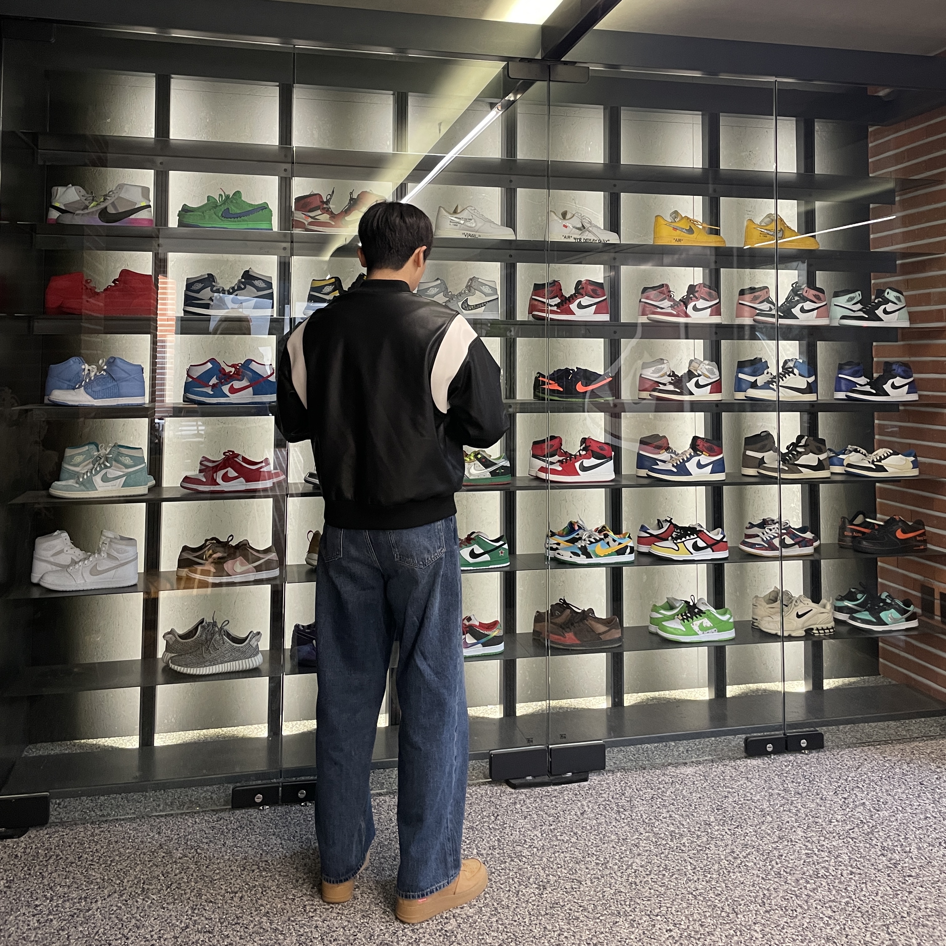 Nike x Supreme Air Force 1 Low Flax, Jordan 1 x Travis Scott x Fragment Retro Low OG SP Military Blue 착용 스타일 - 1