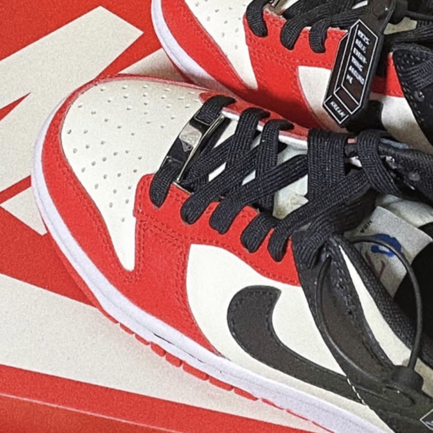 (GS) Nike x NBA Dunk Low Black and Chile Red 착용 스타일 - 2