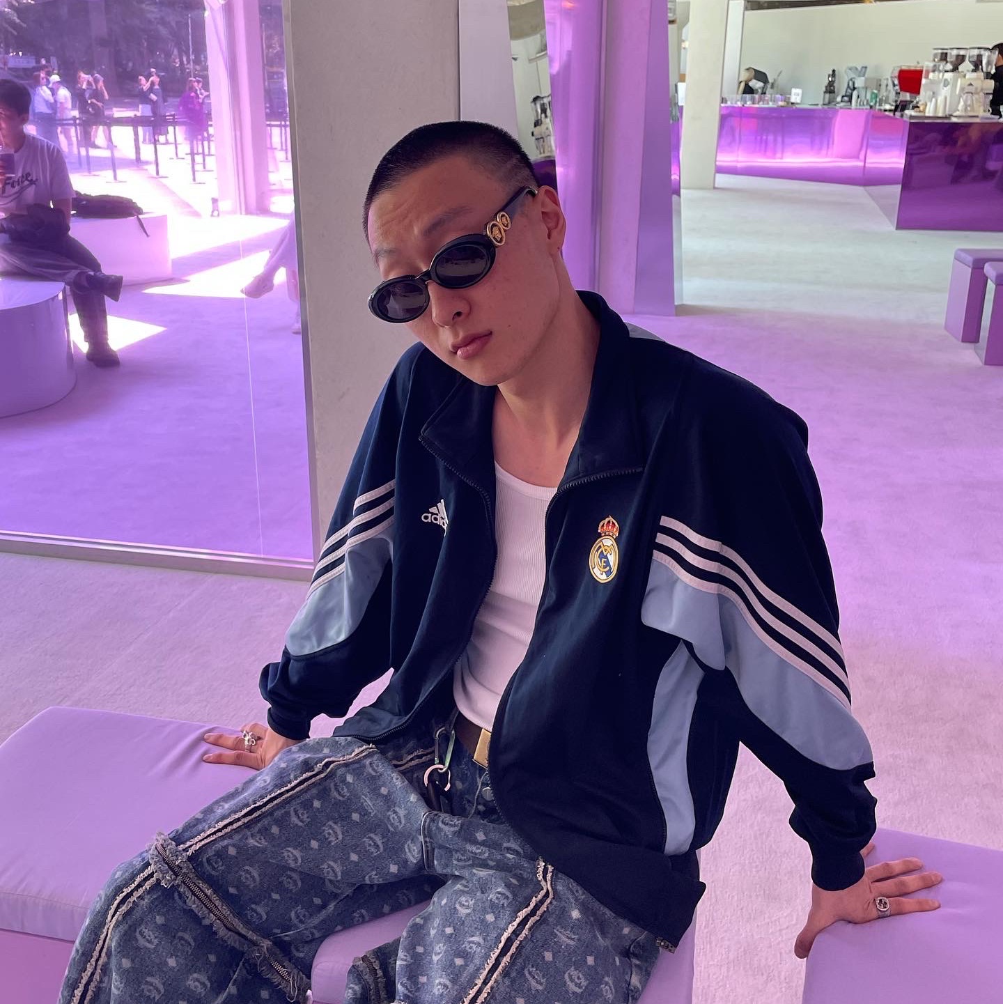 Thug Club x MCM Zip Denim Pants Blue 착용 스타일 - 2