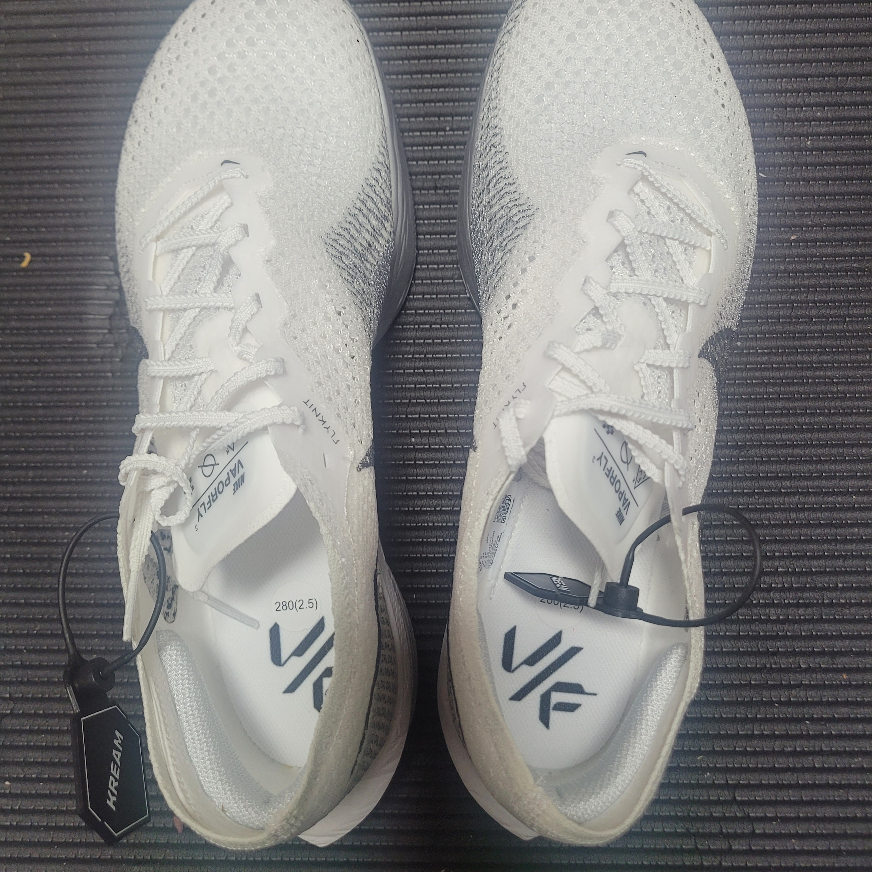 Nike ZoomX Vaporfly Next% 3 White Grey 착용 스타일