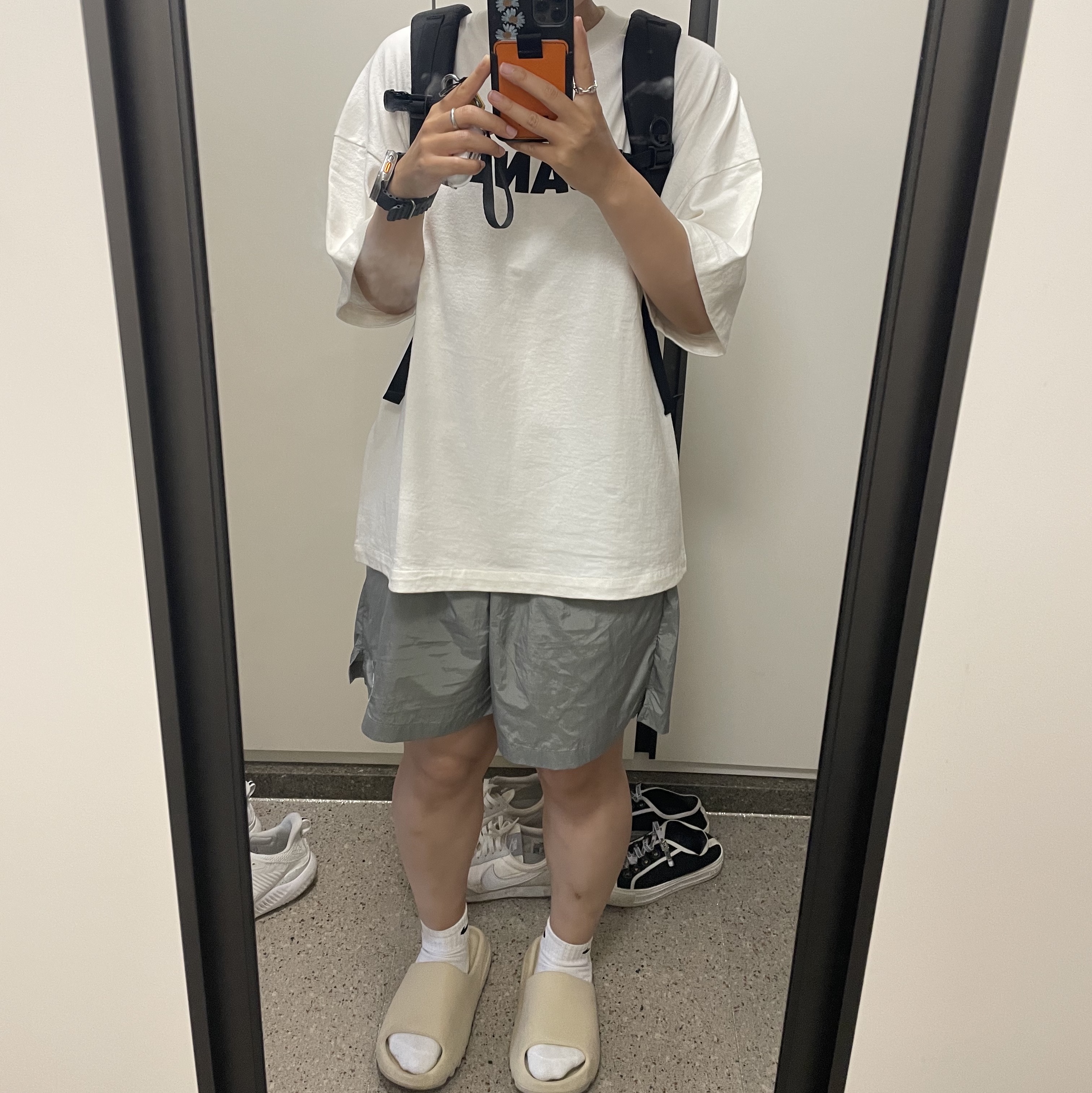 IAB Studio Woven Shorts Gray 착용 스타일
