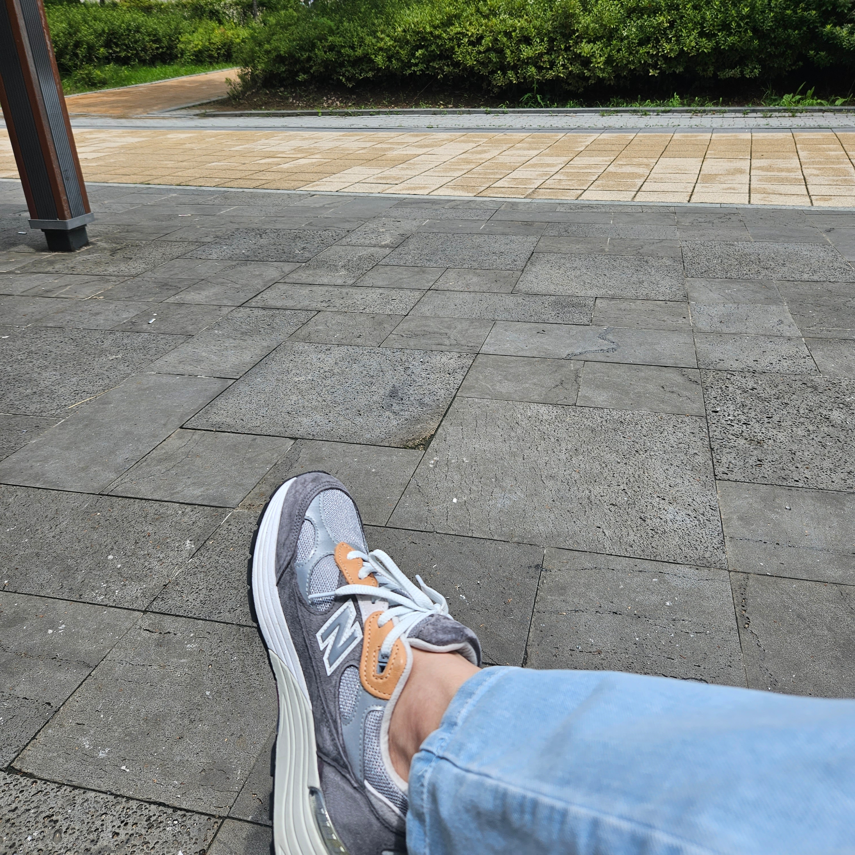 New Balance x Todd Snyder 992 Made in USA 10th Anniversary Grey Tan 착용 스타일