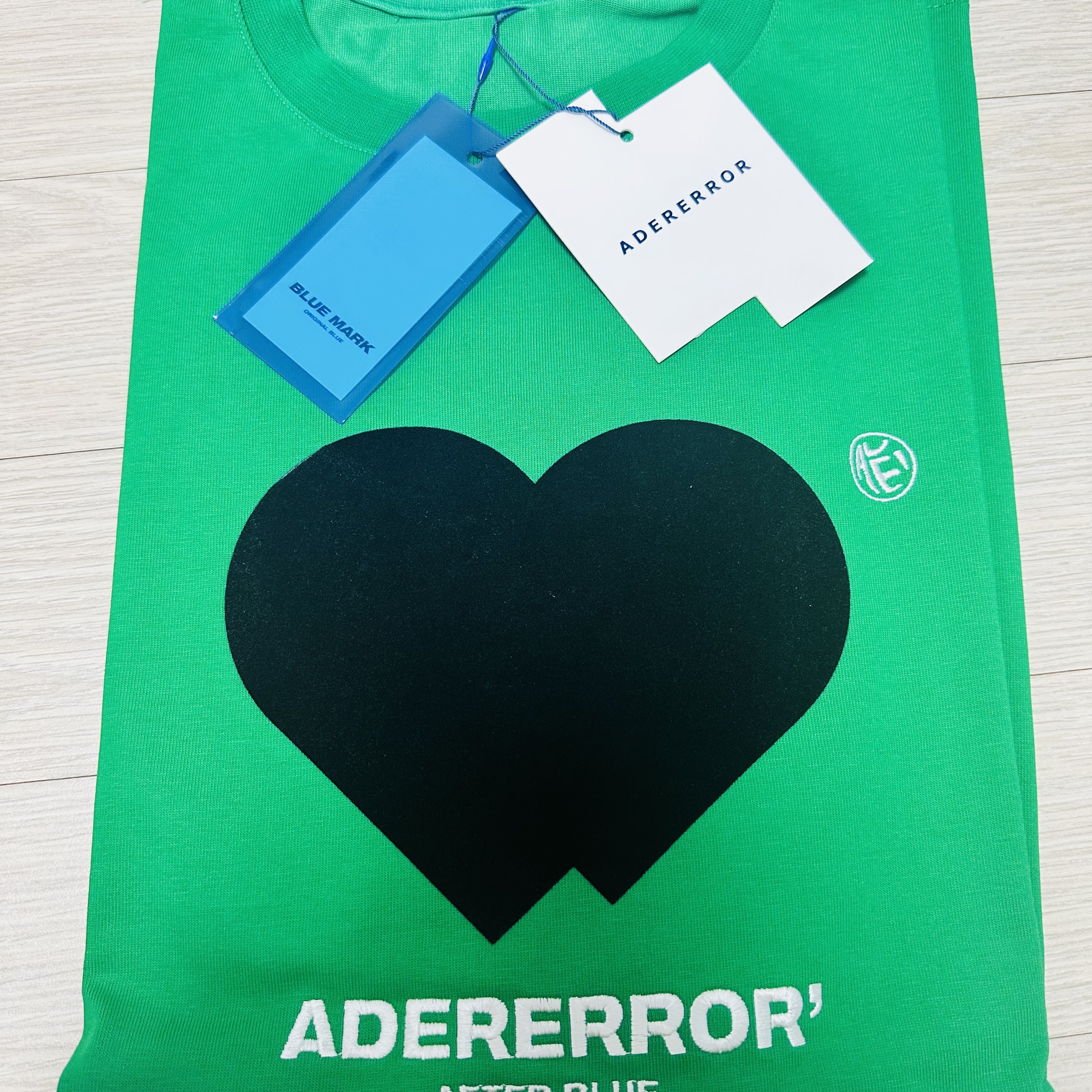 Ader Error Twin Heart Logo T-Shirt Green 착용 스타일