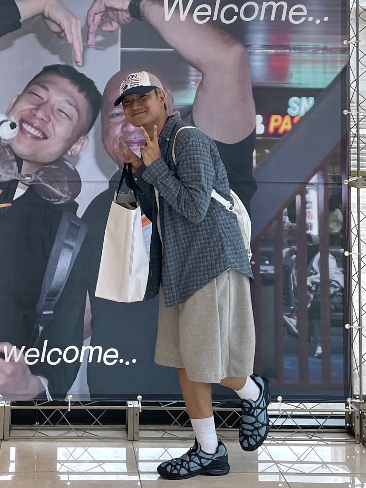 Supreme Mesh Small Backpack White - 23SS, Nike Air Kukini Worn Blue Obsidian 착용 스타일 - 2