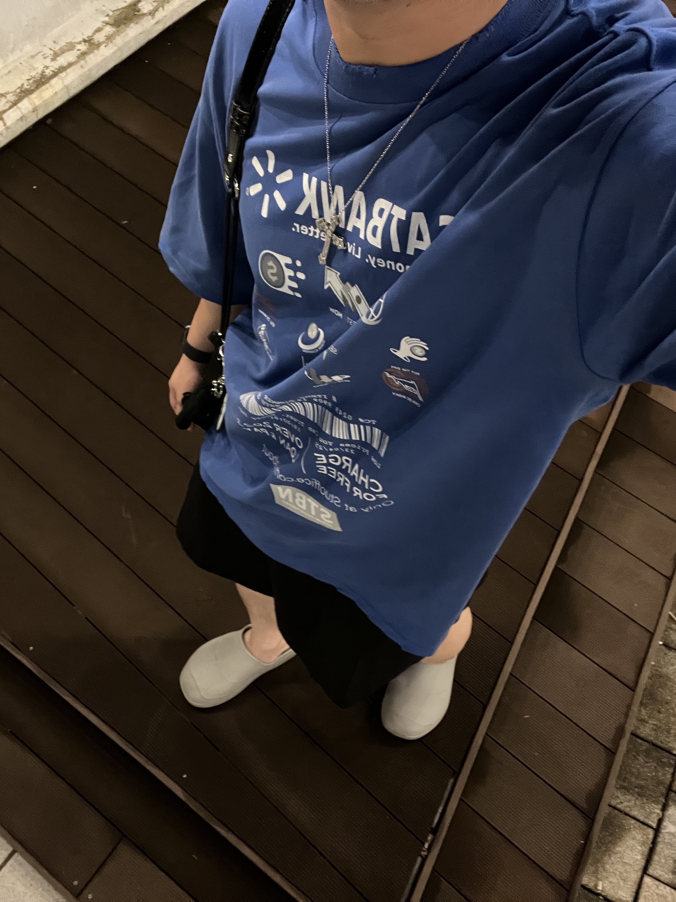 [KREAM 단독] STU Spray Bank Printing T-Shirt Blue 착용 스타일 - 3