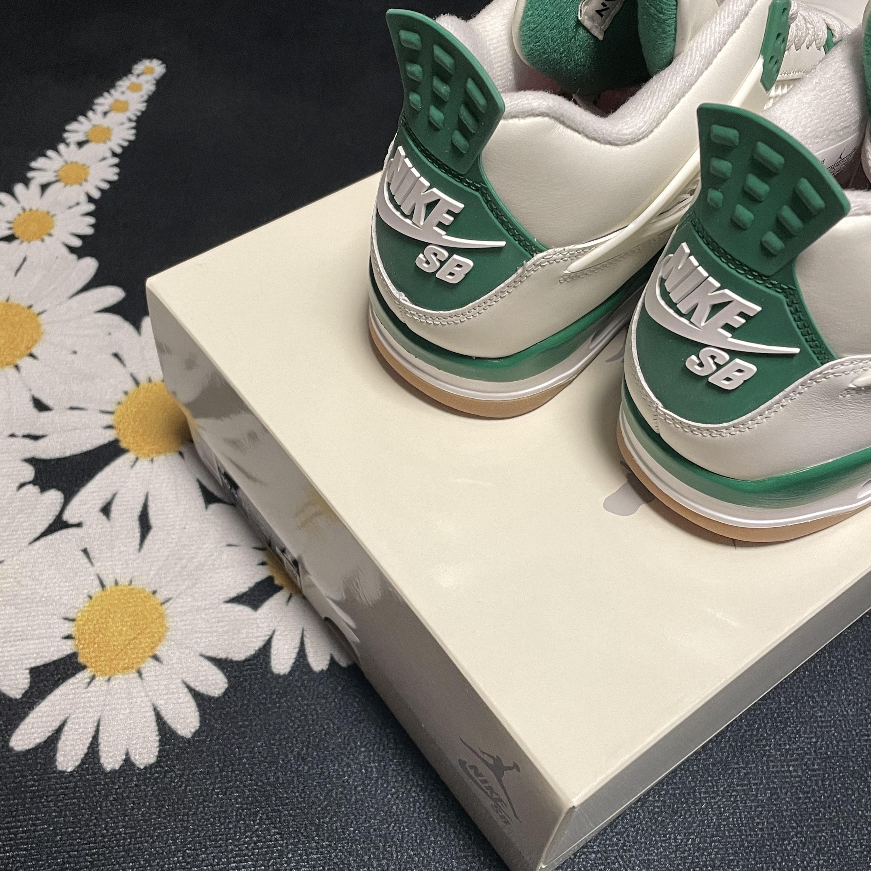 Jordan 4 x Nike SB Retro SP Pine Green 착용 스타일 - 3