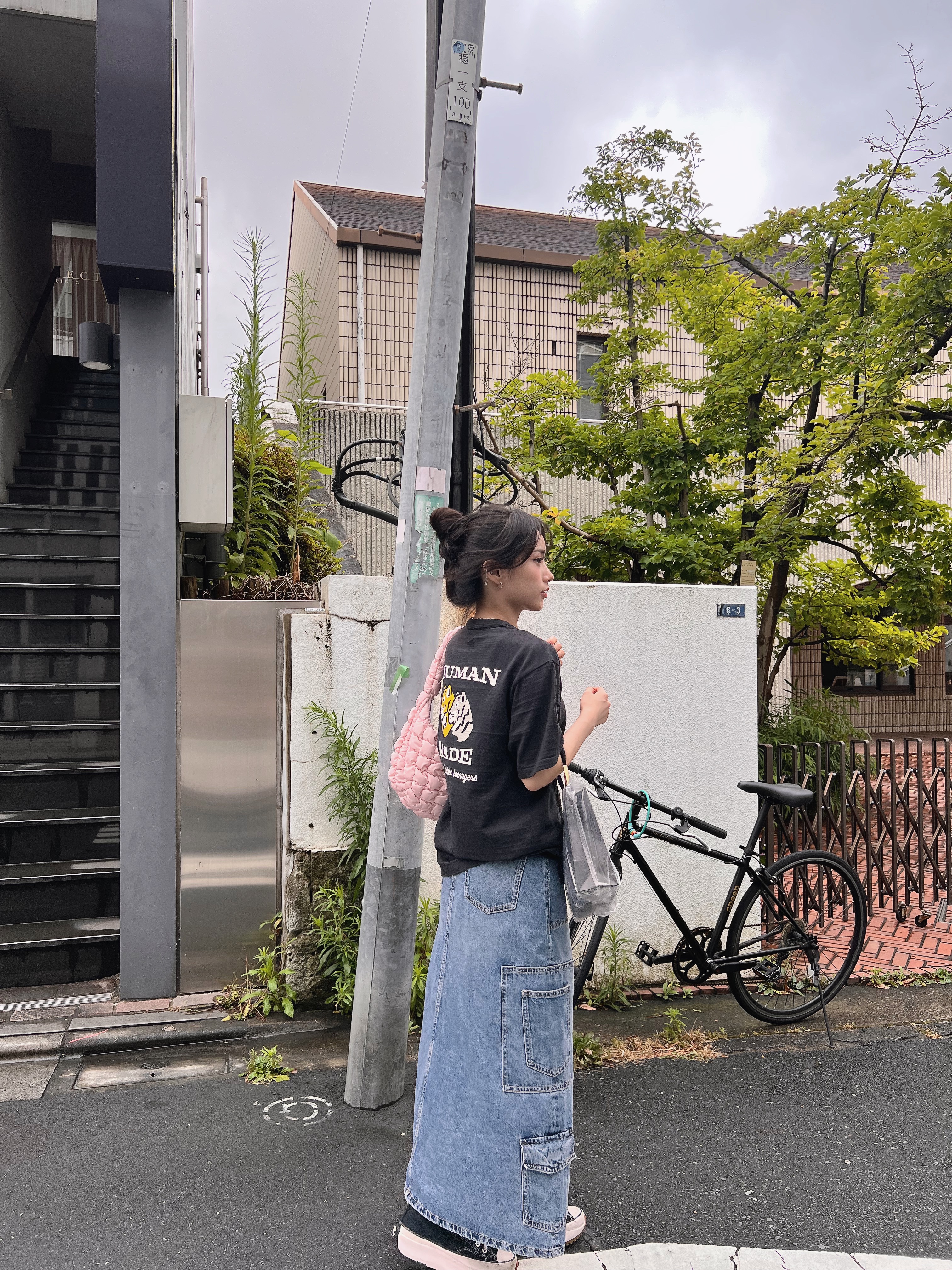 Human Made Pocket T-Shirt Black, COS Quilted Mini Bag Pink 착용 스타일 - 4