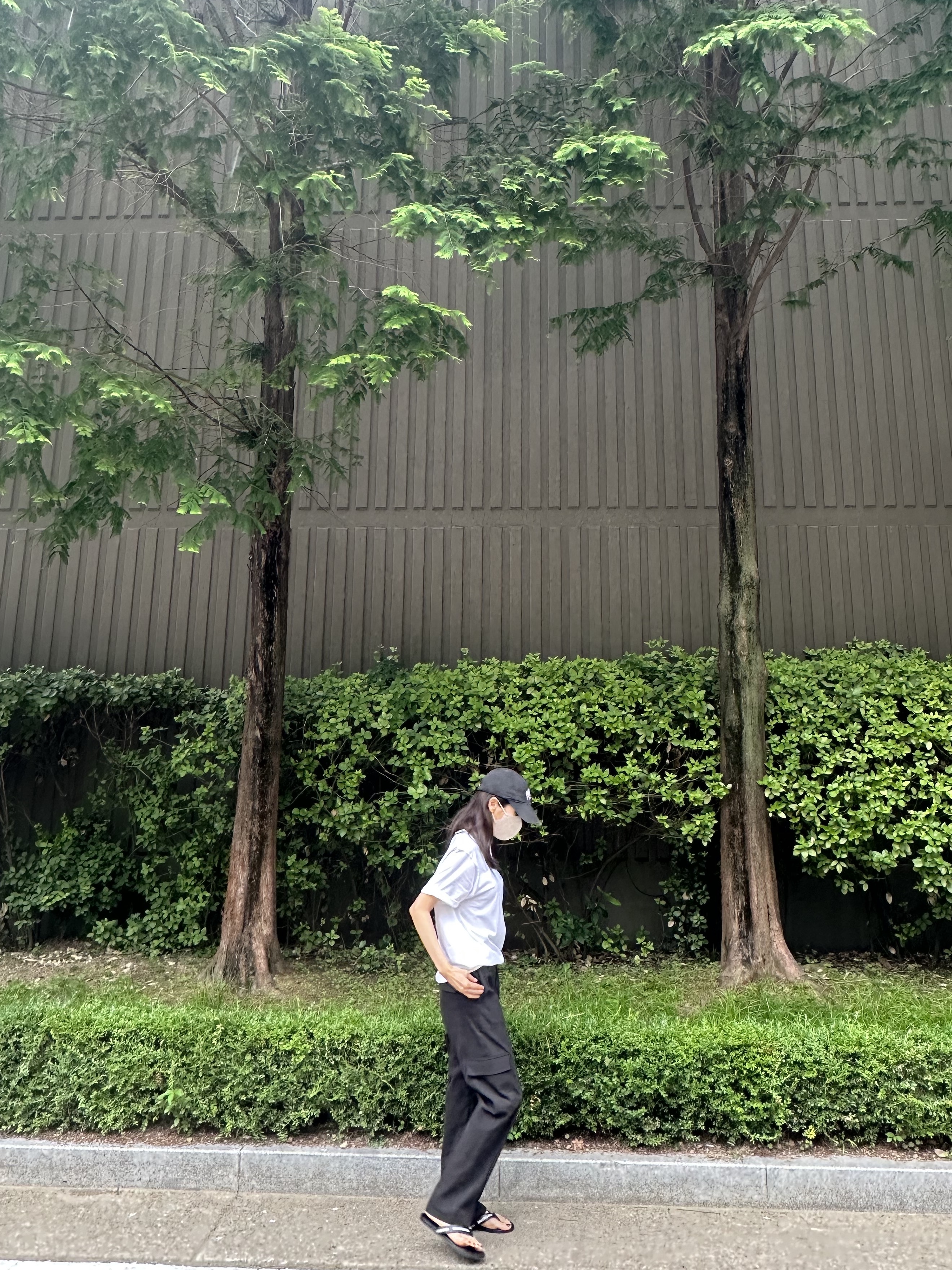 Nike x Tom Sachs Nikecraft Studio T-Shirt White, Balenciaga Cities Paris Cap Black 착용 스타일 - 3