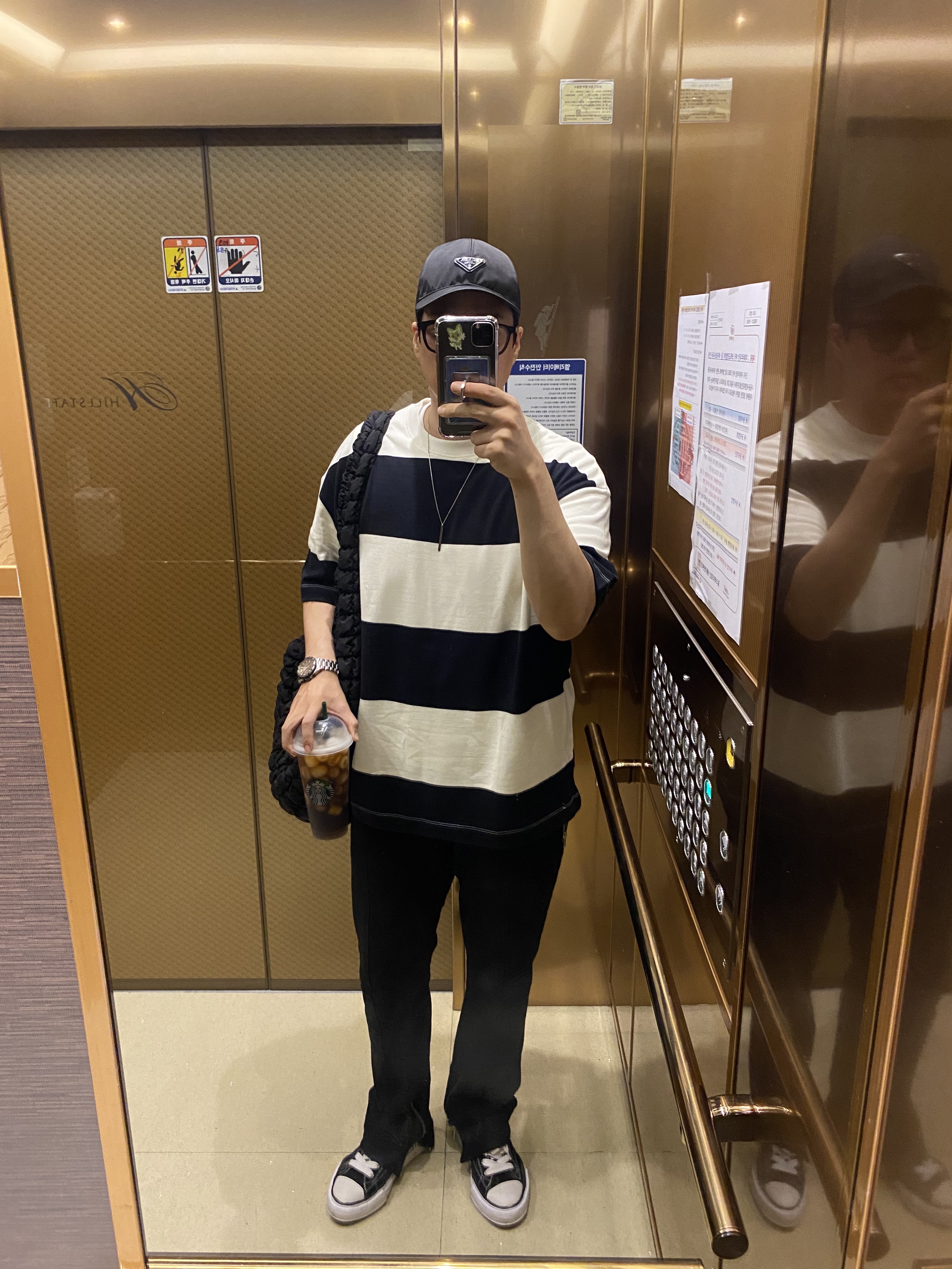 Maison Mihara Yasuhiro Peterson OG Sole Canvas Low Sneakers Black, COS Quilted Oversized Shoulder Bag Black 착용 스타일