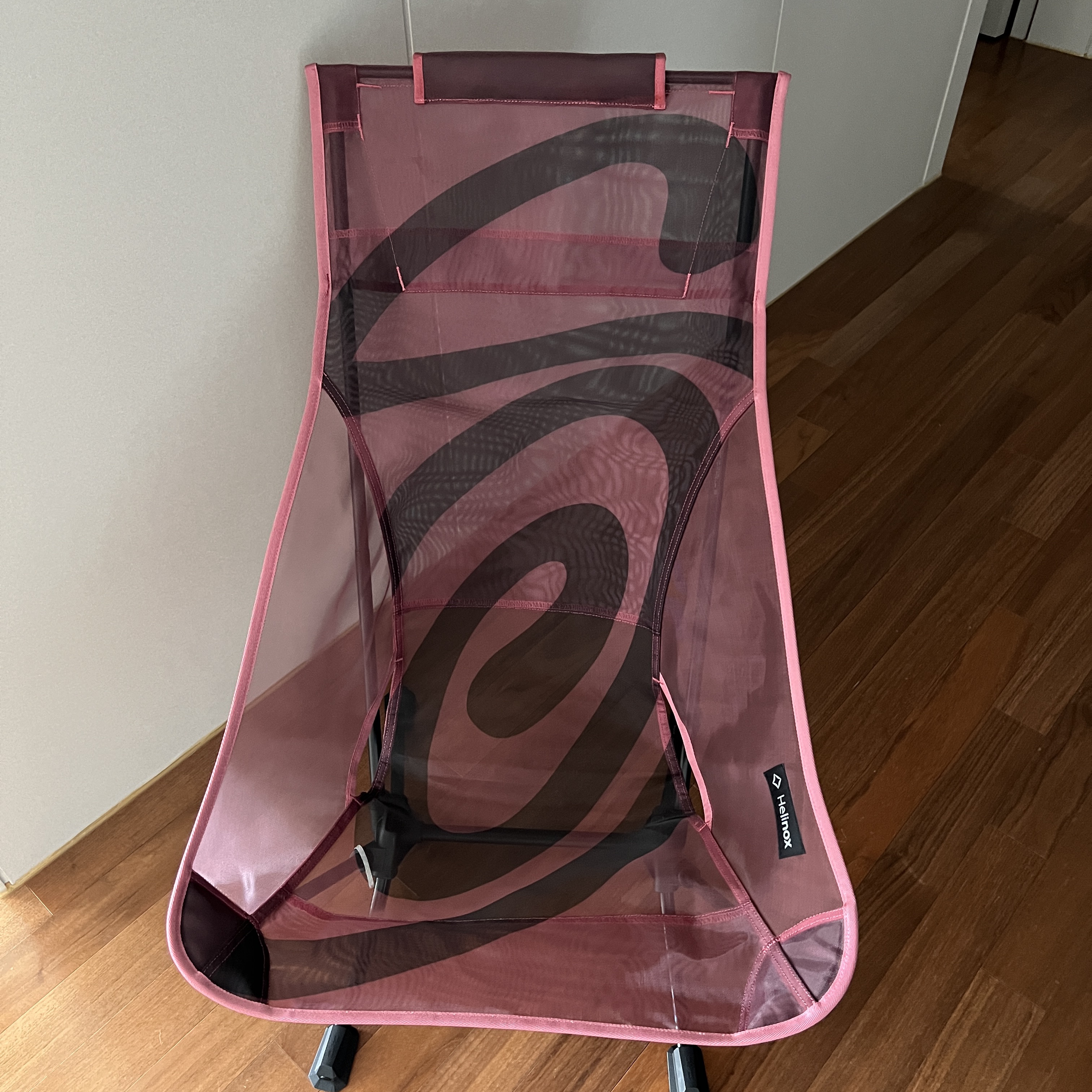 Helinox x Stussy Swirly S Beach Chair Pink 착용 스타일