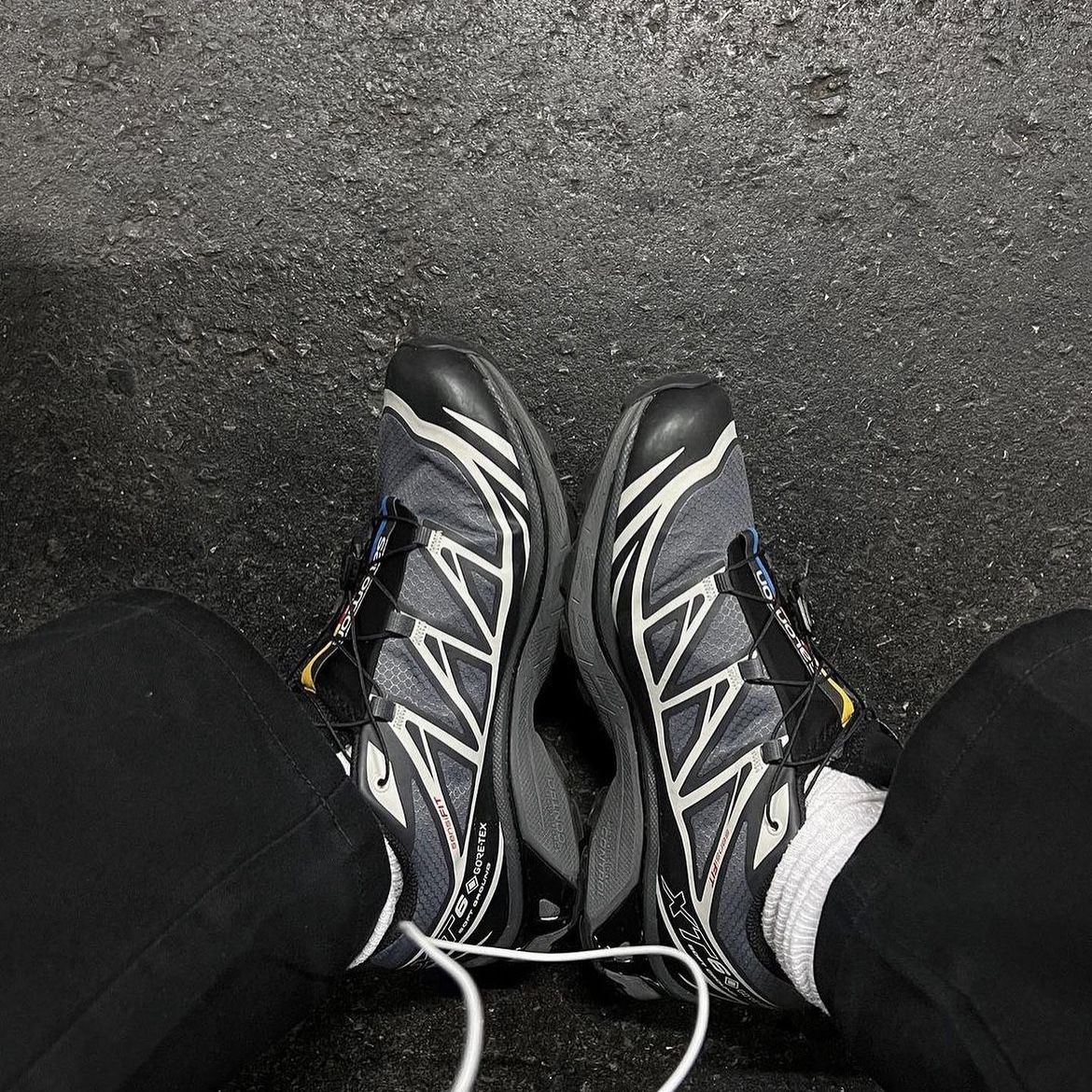 Salomon XT-6 Gore-Tex Black Ebony, Keen Uneek Sandals Black 착용 스타일 - 1
