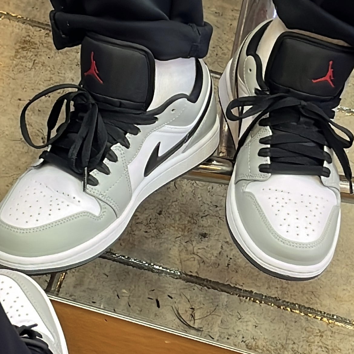 Jordan 1 Low Light Smoke Grey 착용 스타일 - 2